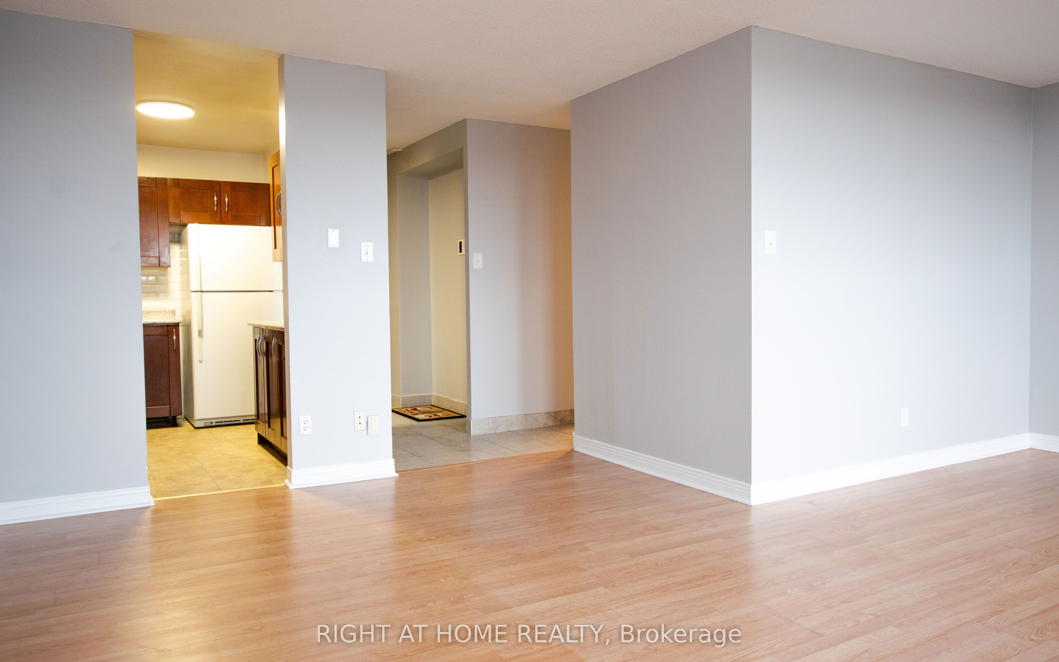 #704 - 2020 Jasmine Crescent Property Photo 5