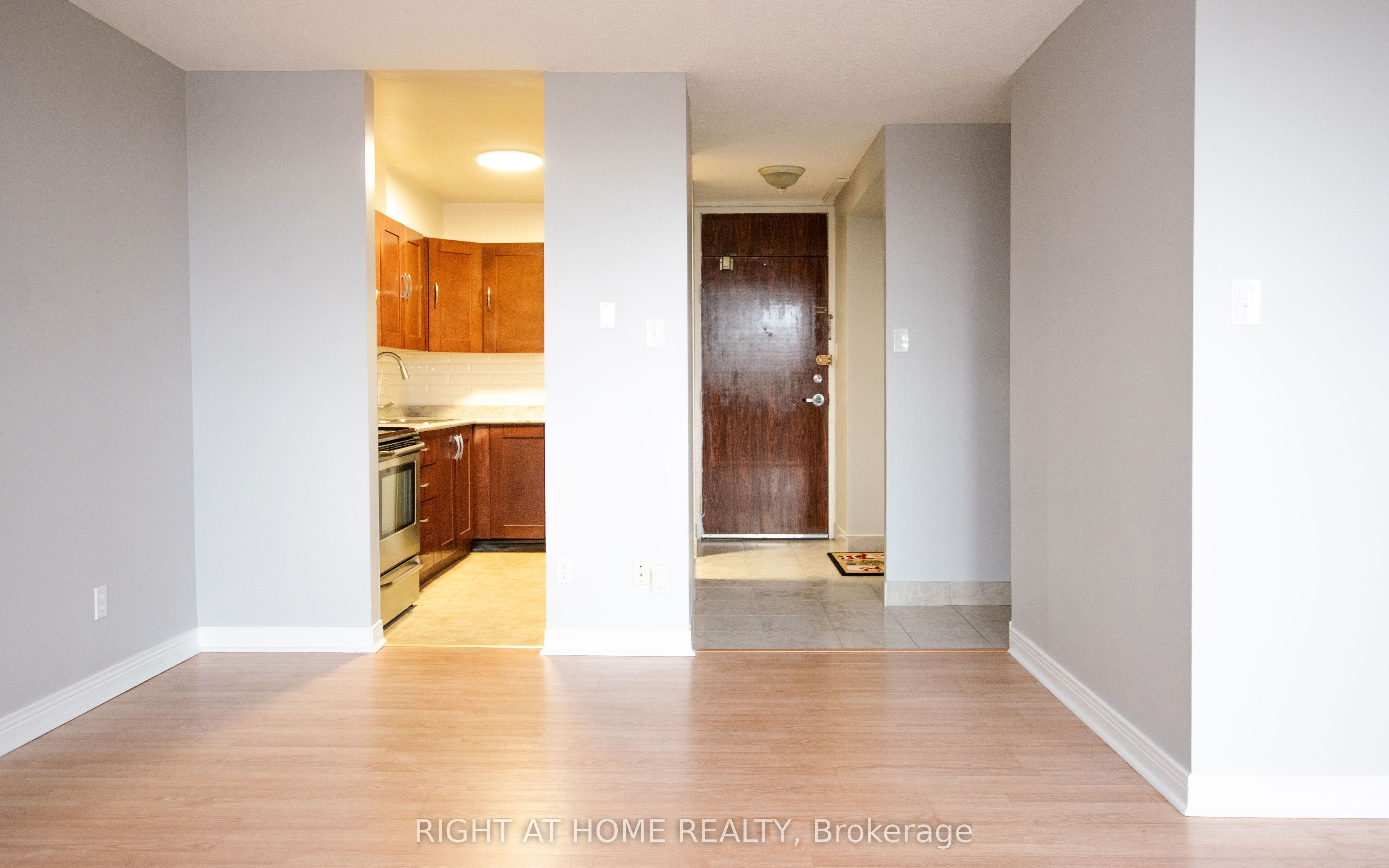 #704 - 2020 Jasmine Crescent Property Photo 6