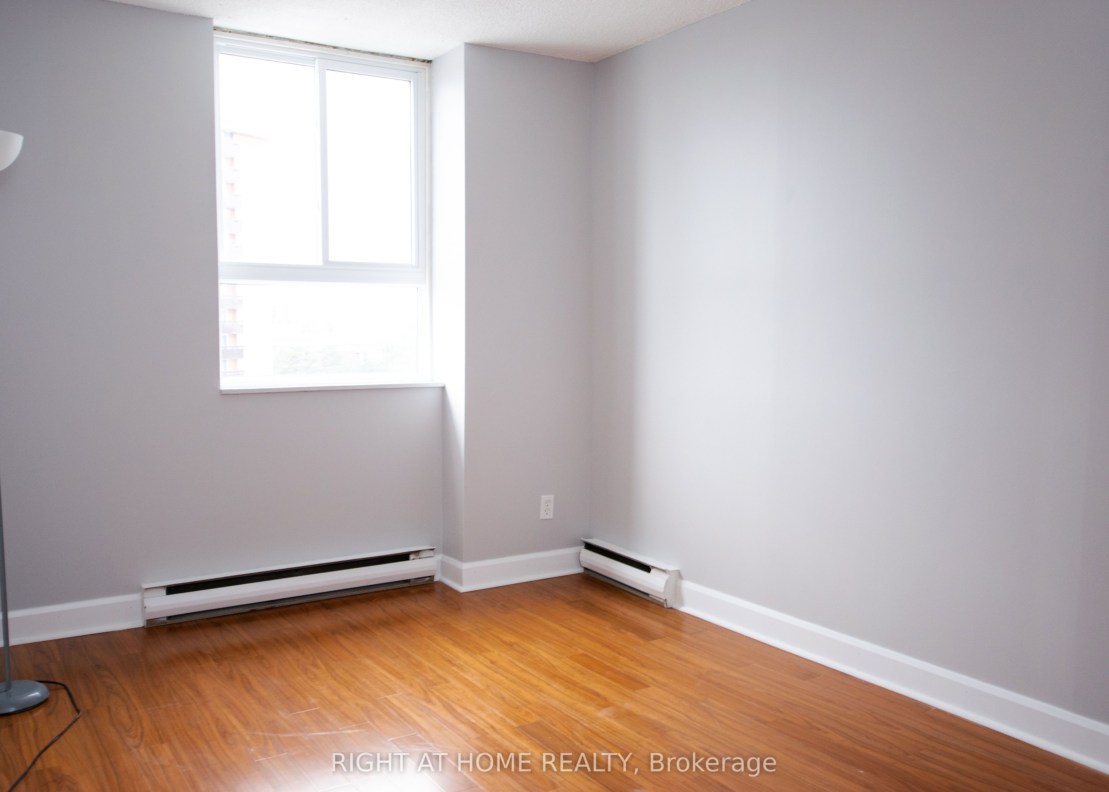 #704 - 2020 Jasmine Crescent Property Photo 12