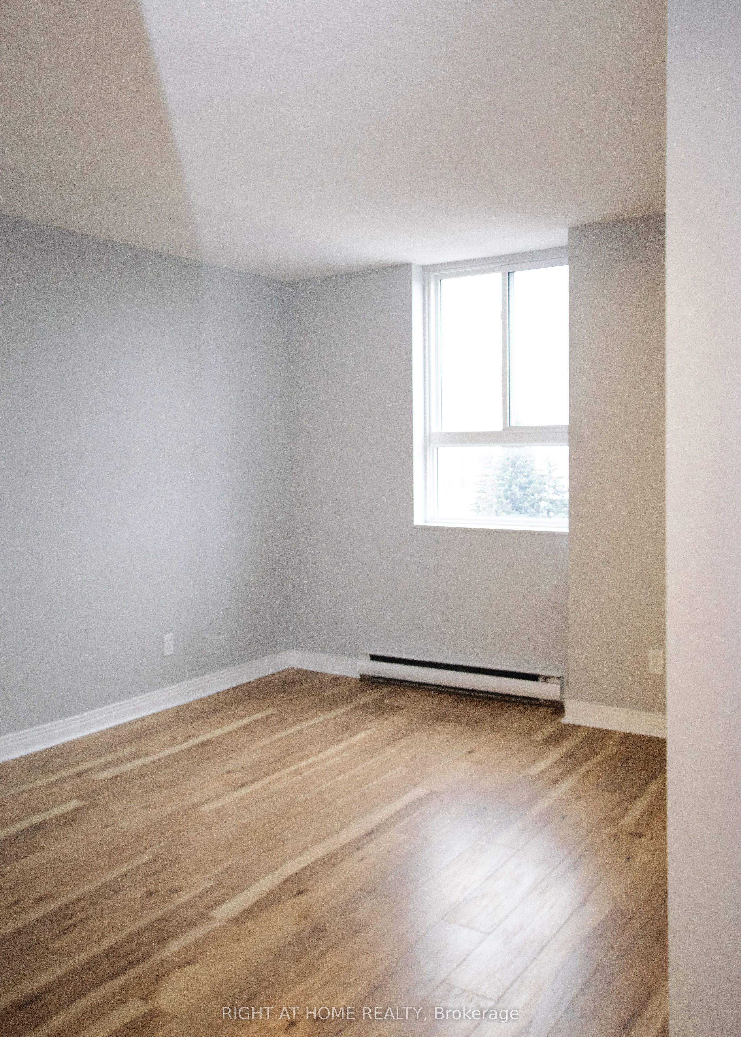 #704 - 2020 Jasmine Crescent Property Photo 14