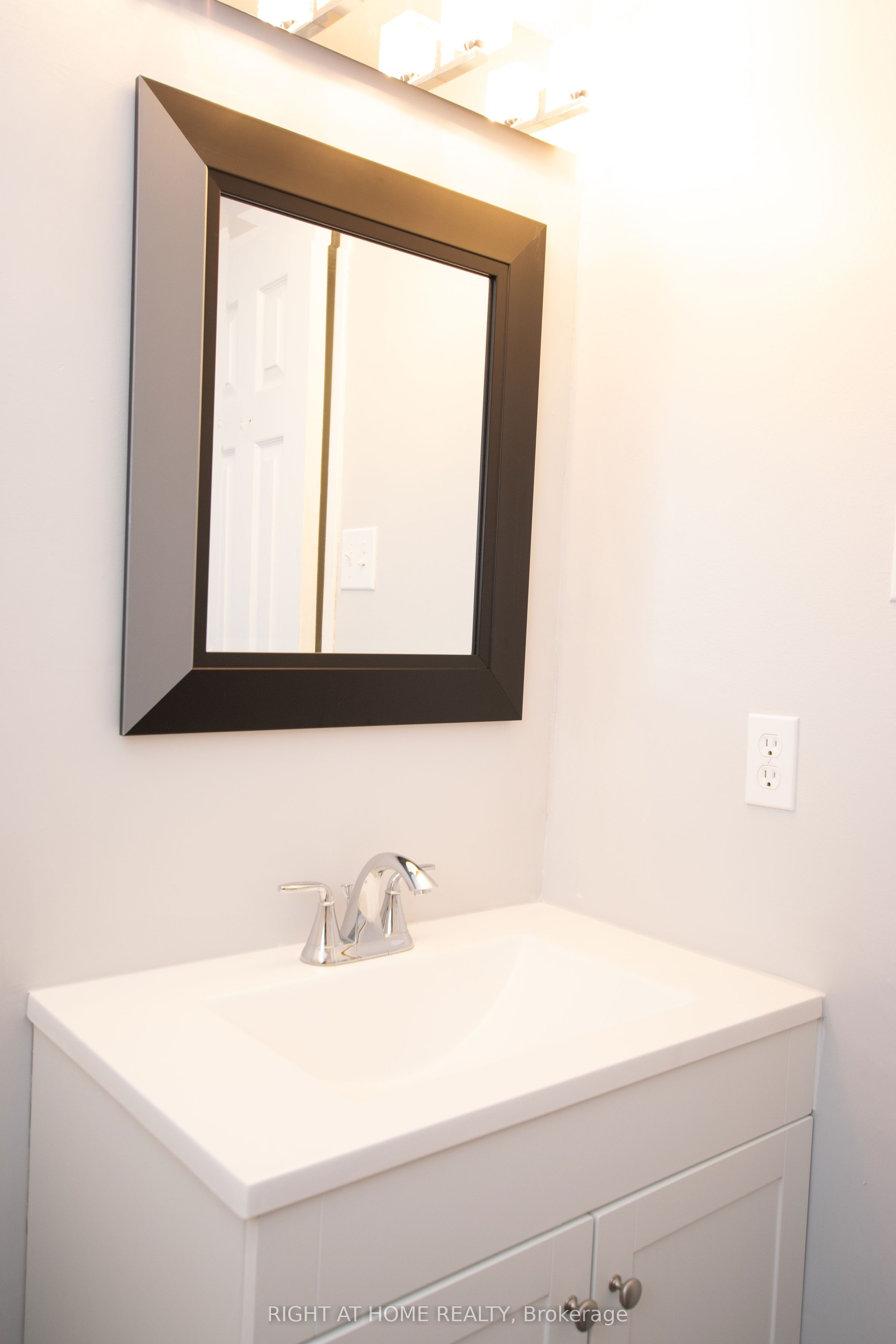#704 - 2020 Jasmine Crescent Property Photo 20