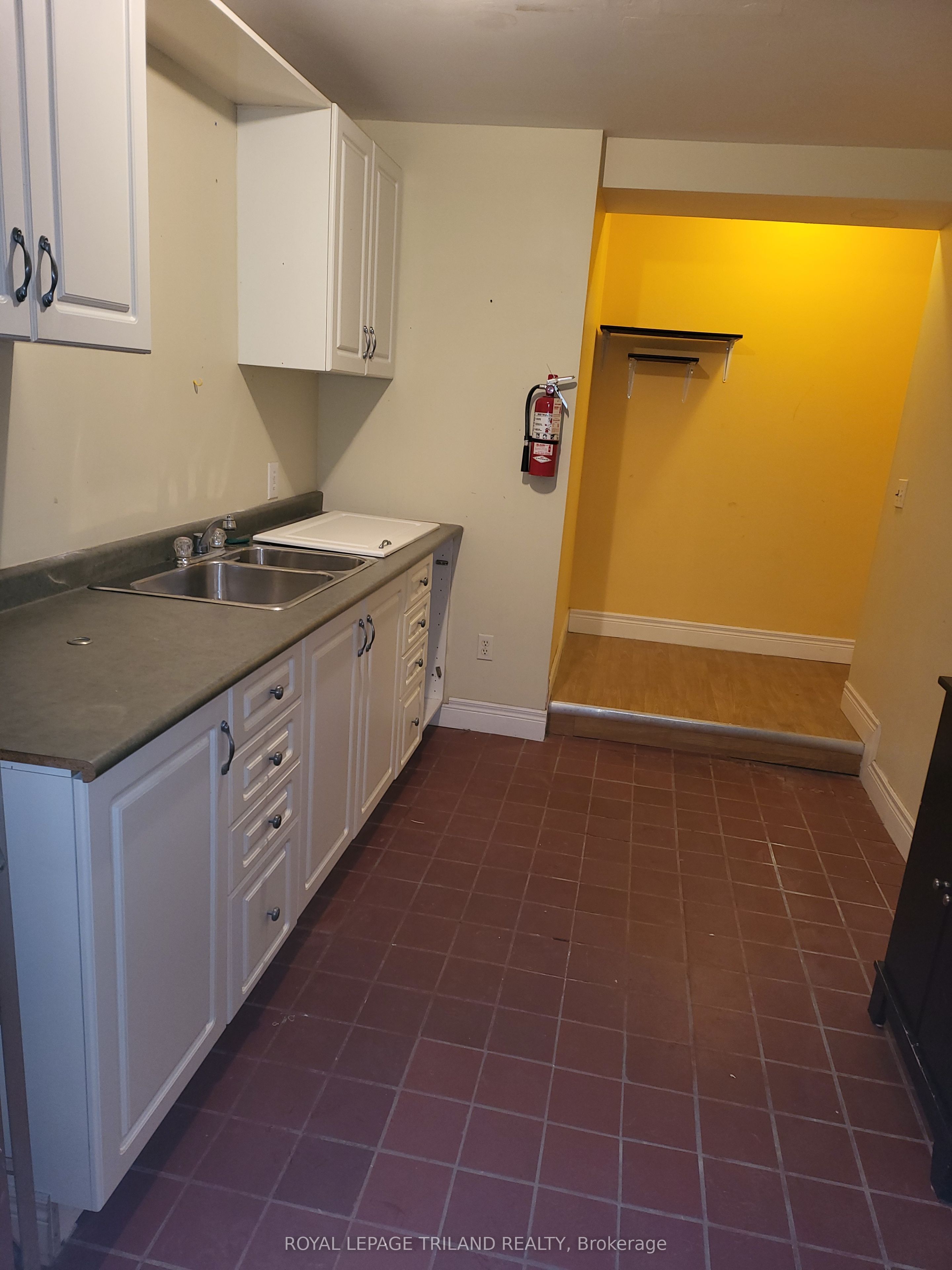 753 Talbot Street Property Photo 7