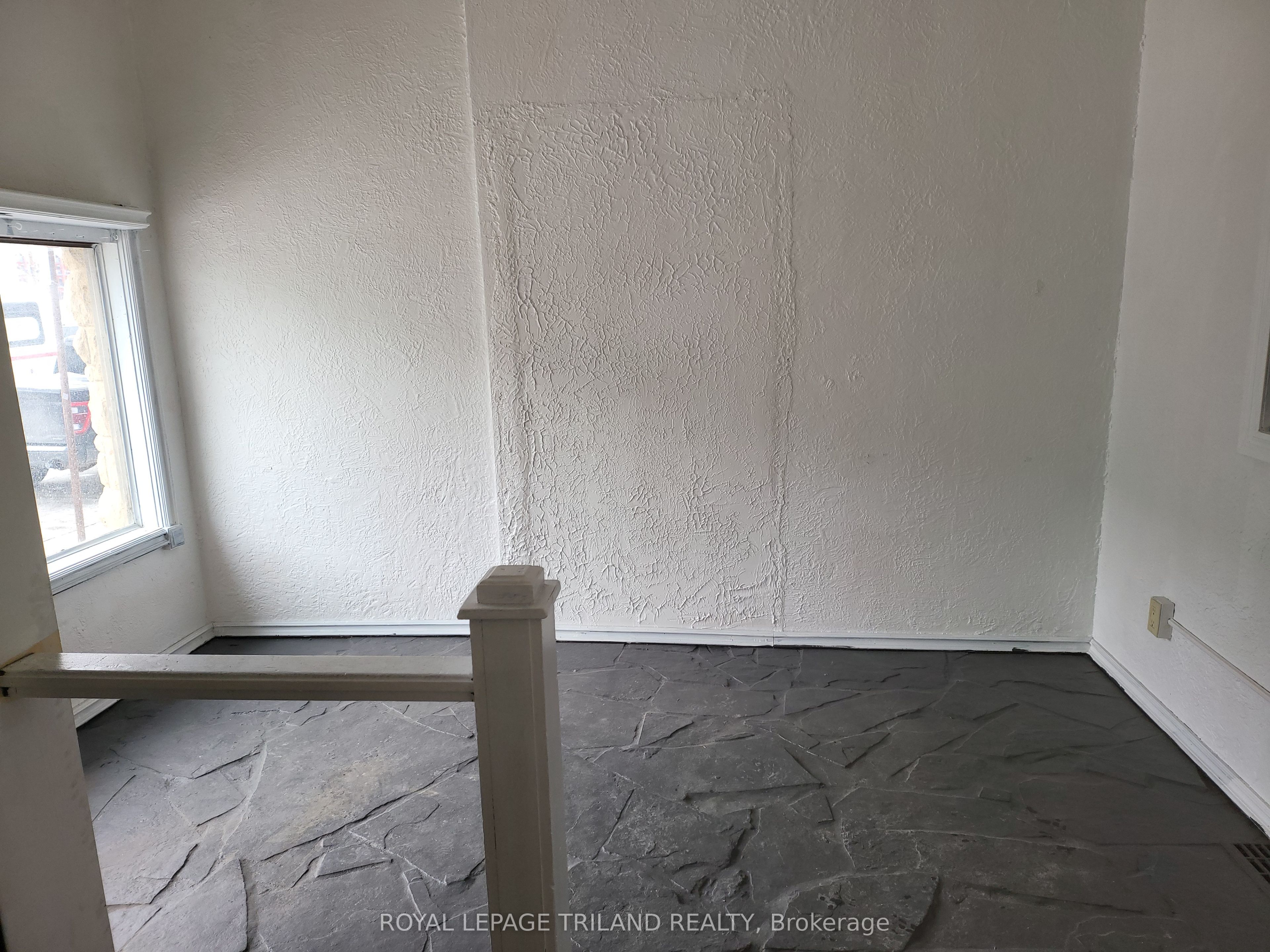 753 Talbot Street Property Photo 8
