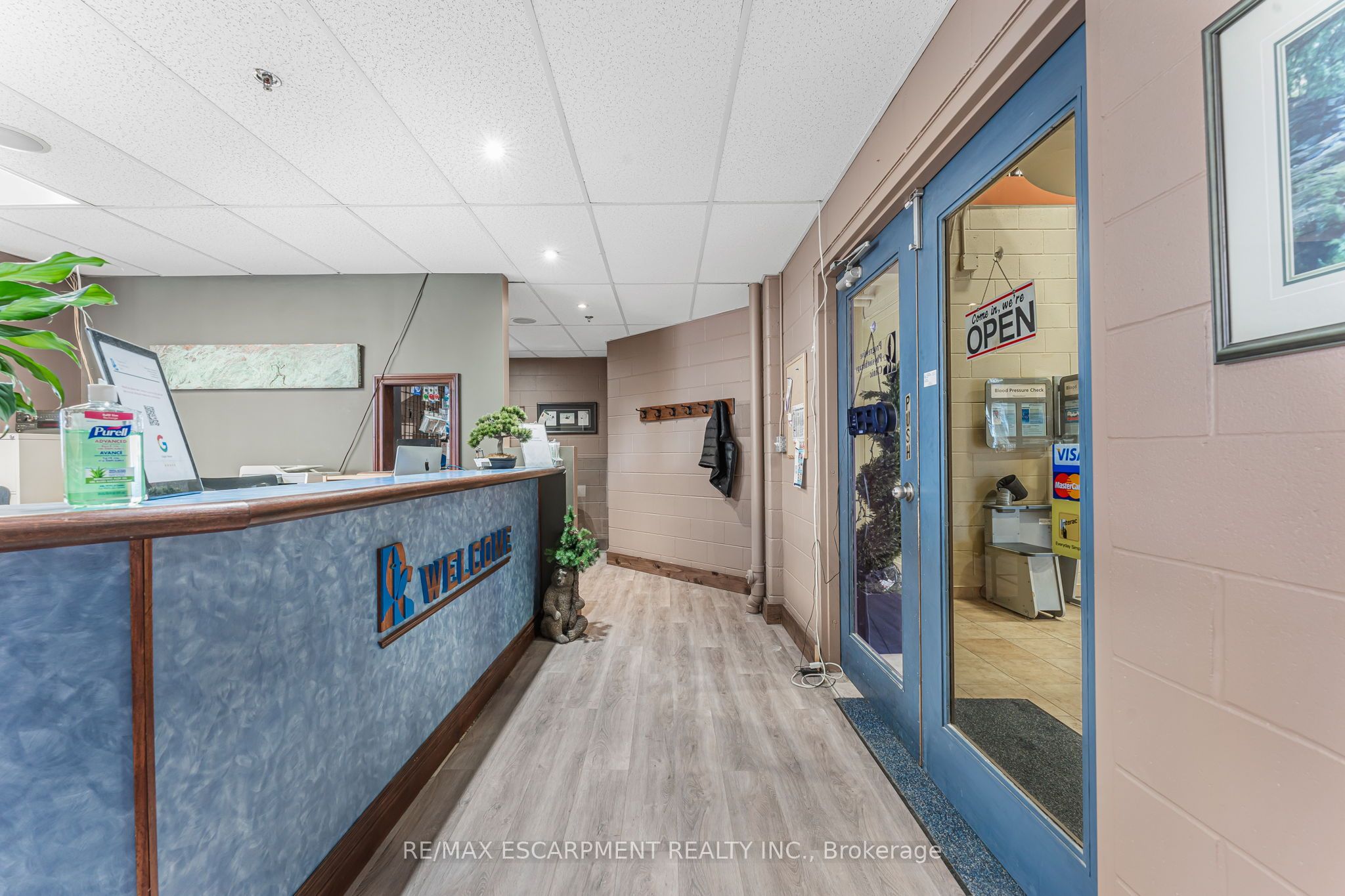 9 Industrial Drive Property Photo 6