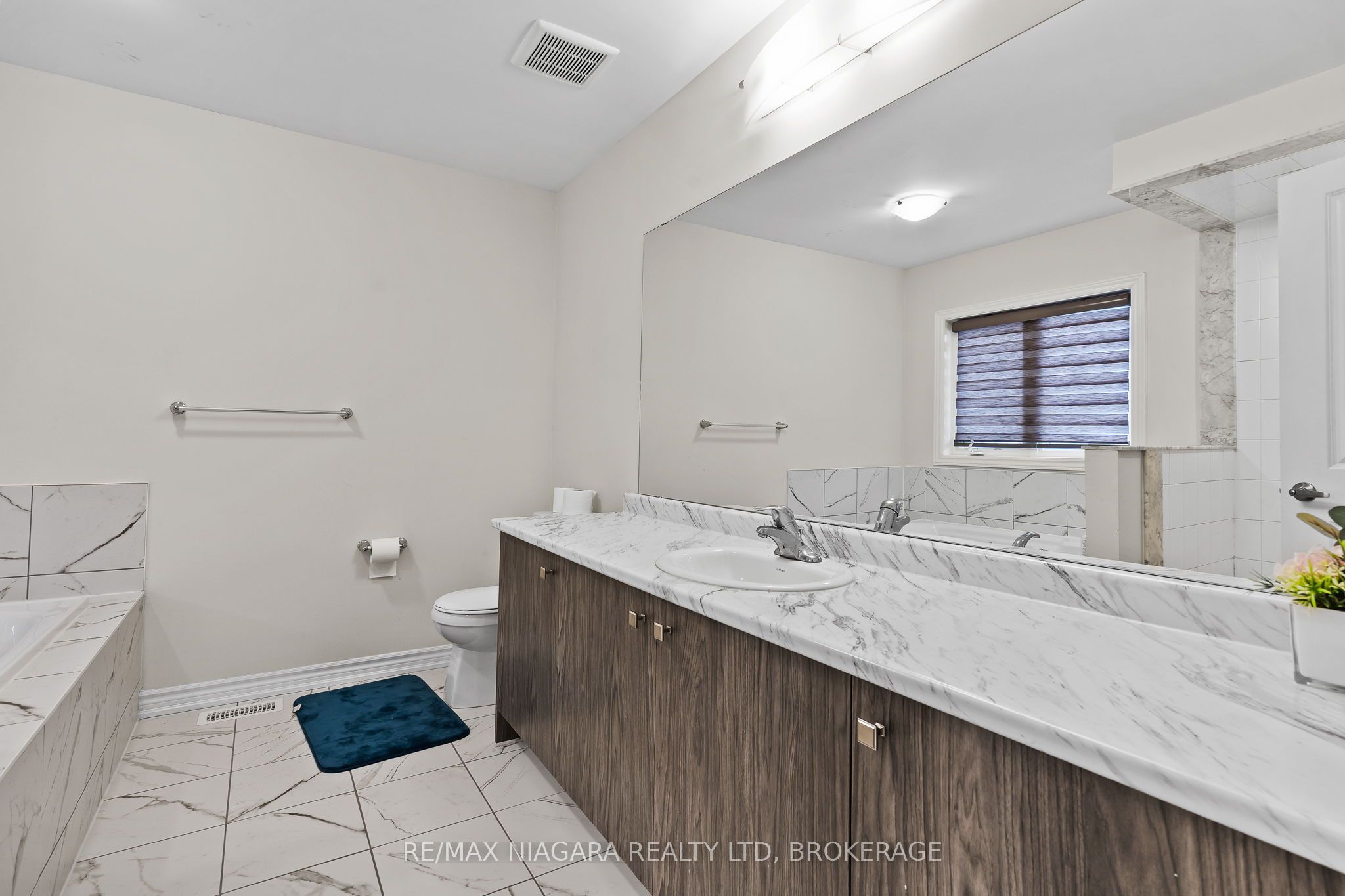 415 Barker Parkway Property Photo 7