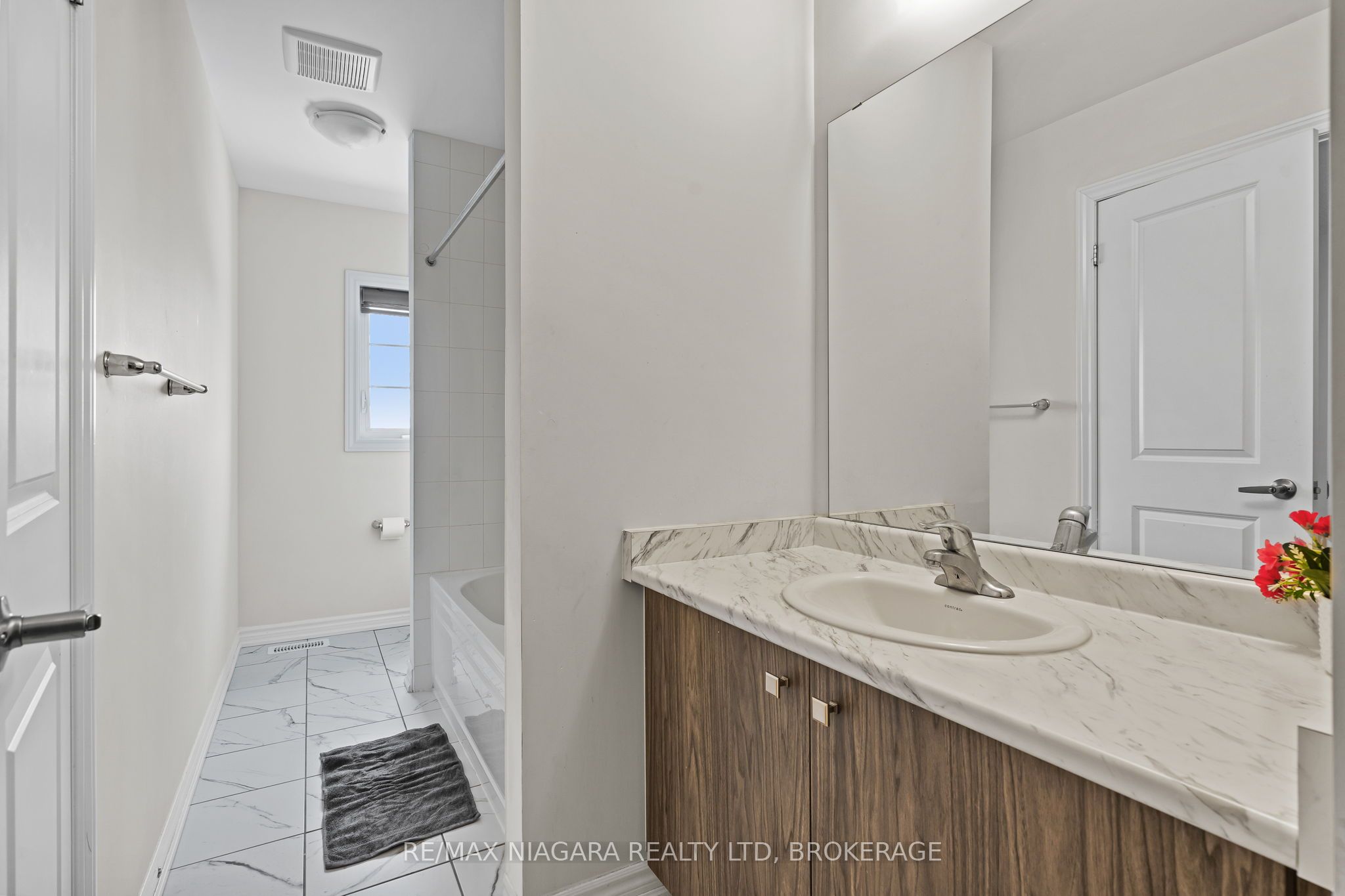 415 Barker Parkway Property Photo 13