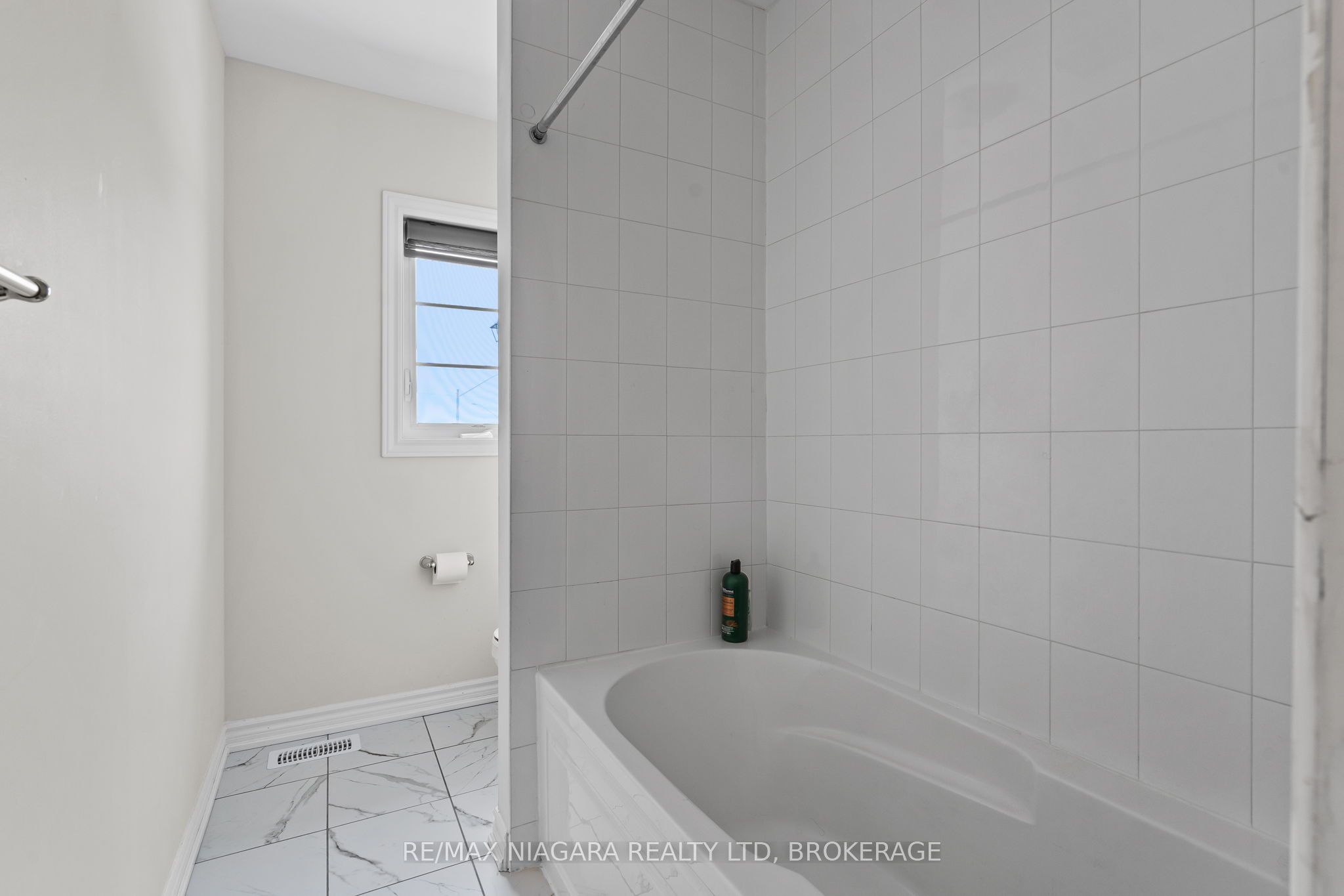 415 Barker Parkway Property Photo 14