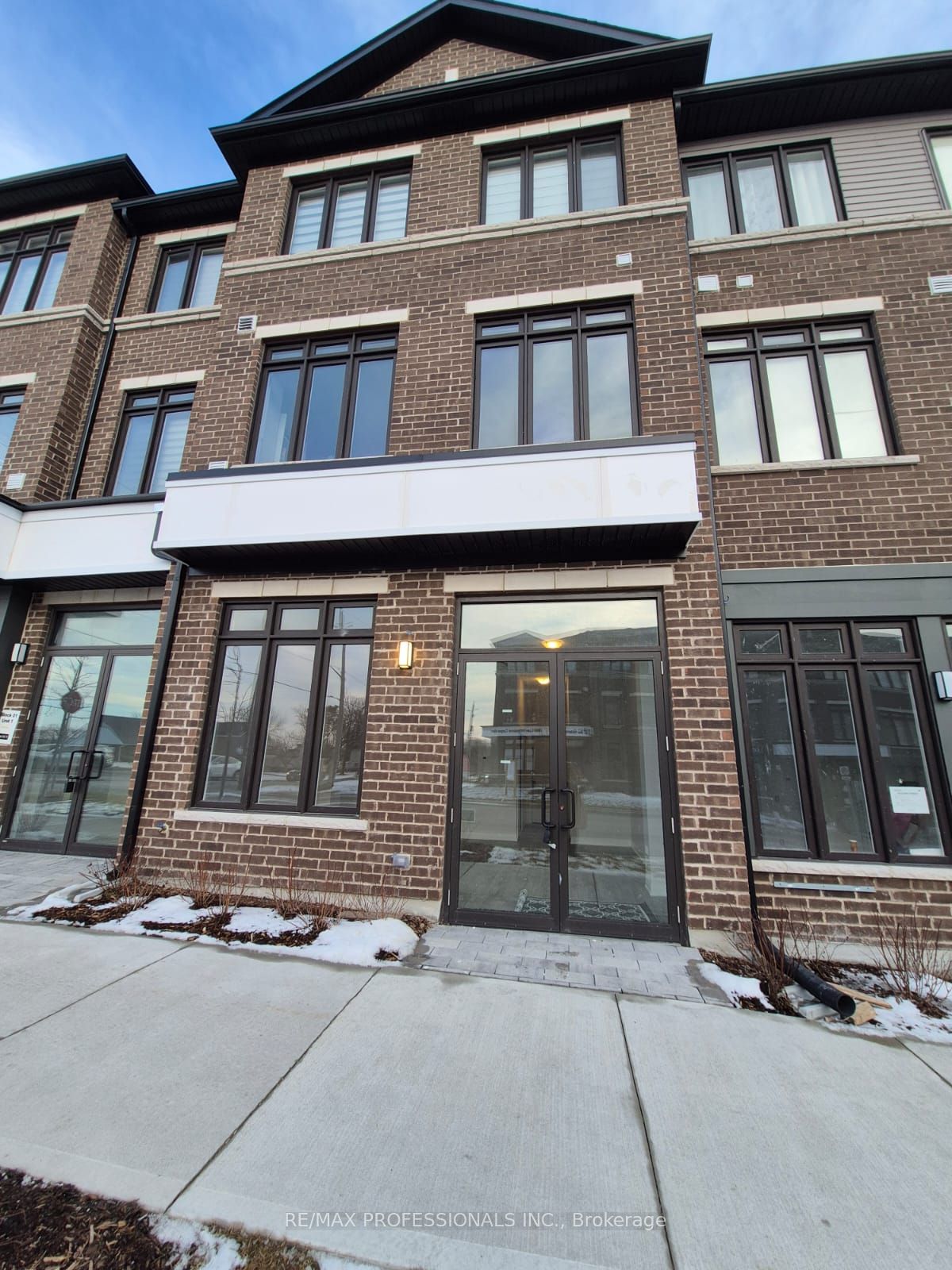 #102 - 585 Colborne Street Property Photo 3