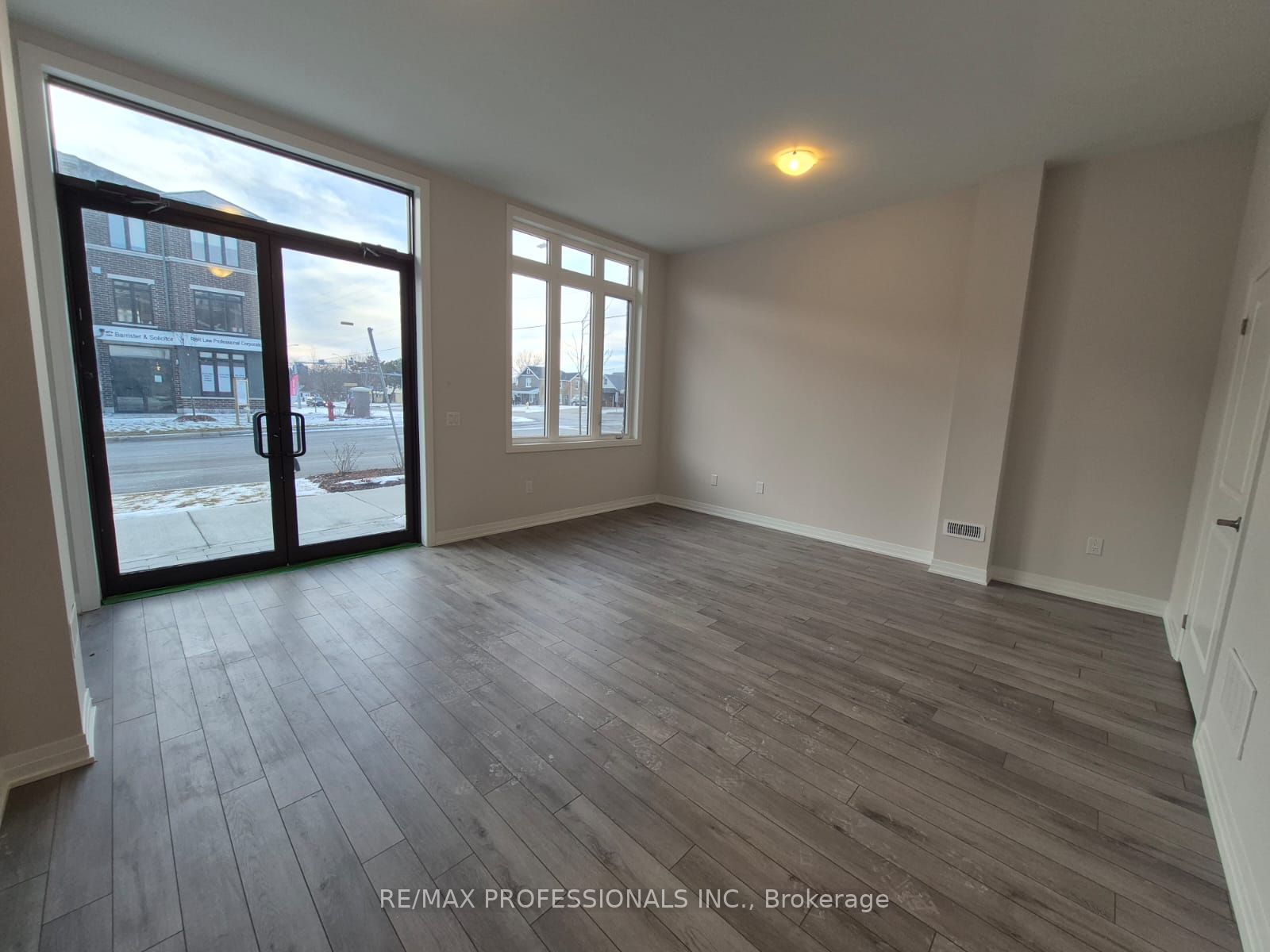 #102 - 585 Colborne Street Property Photo 4