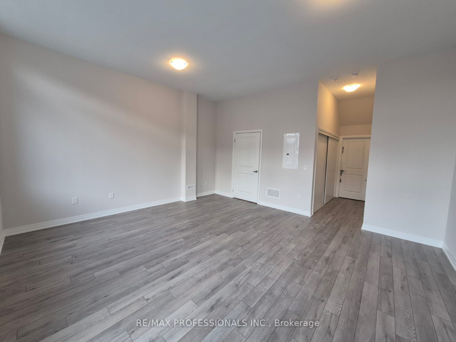 #102 - 585 Colborne Street Property Photo 5