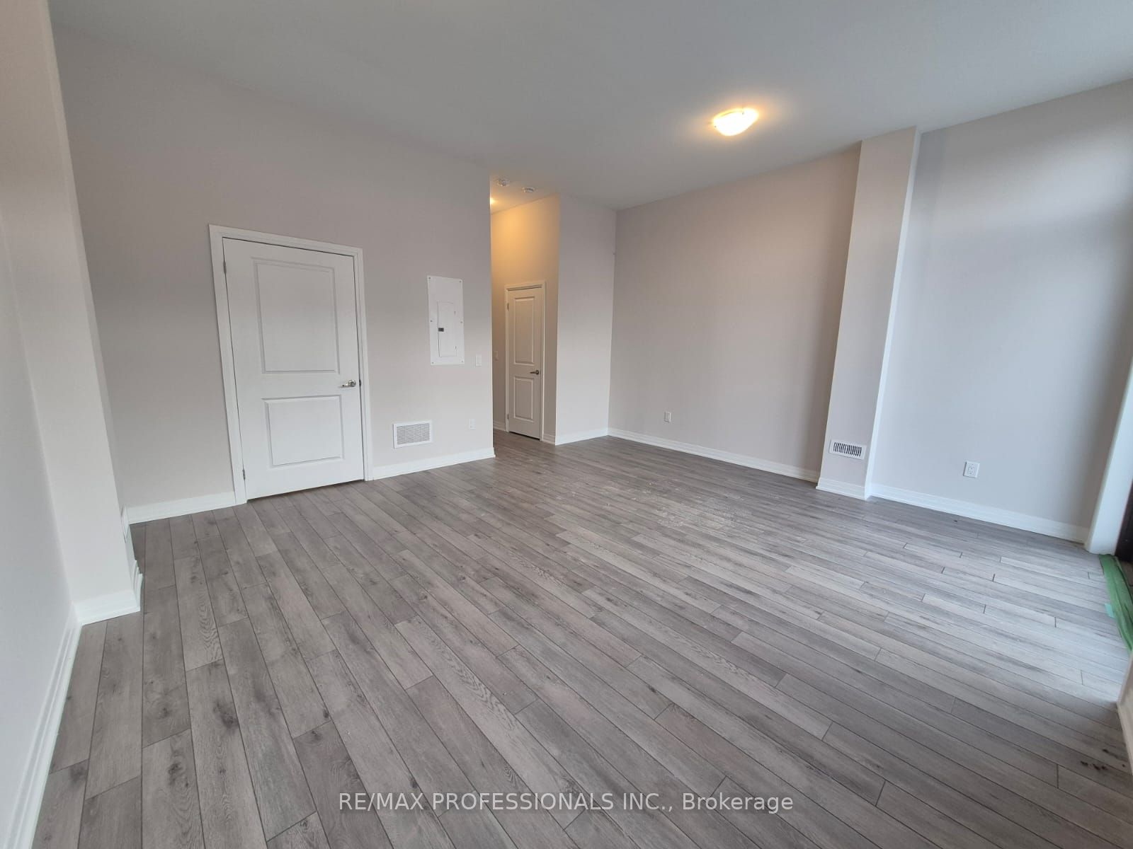 #102 - 585 Colborne Street Property Photo 6