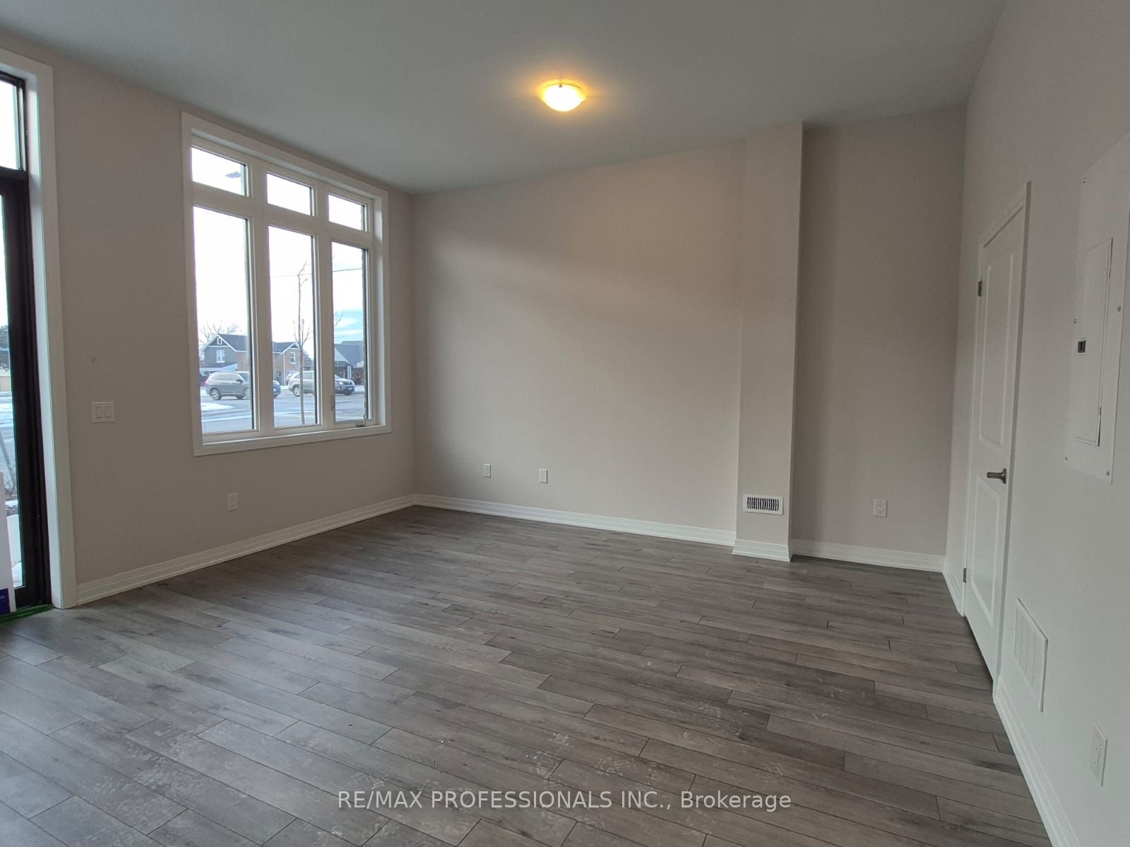 #102 - 585 Colborne Street Property Photo 7