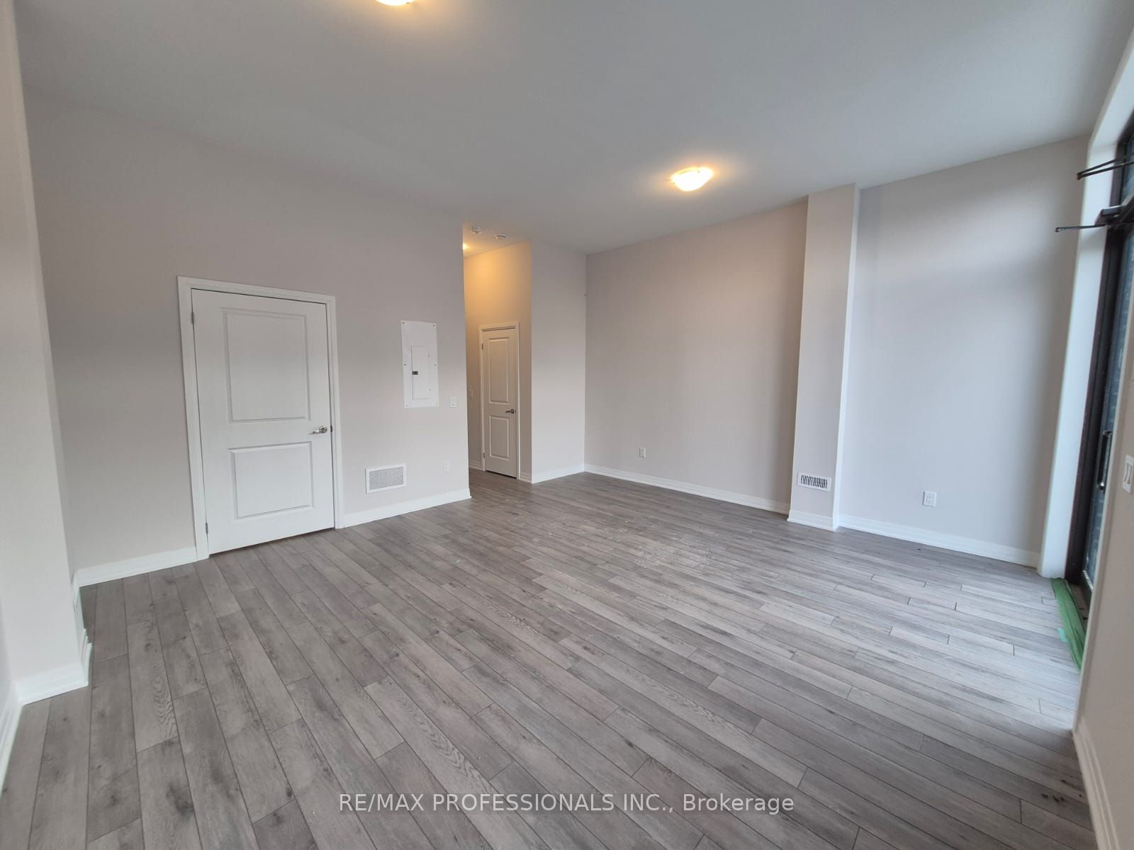 #102 - 585 Colborne Street Property Photo 8