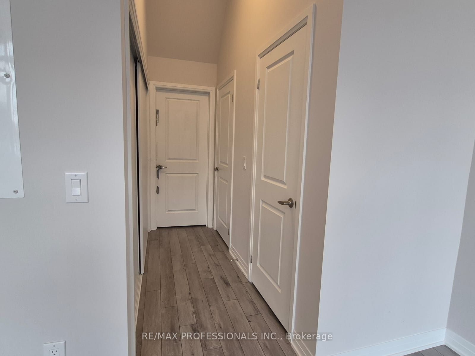 #102 - 585 Colborne Street Property Photo 9