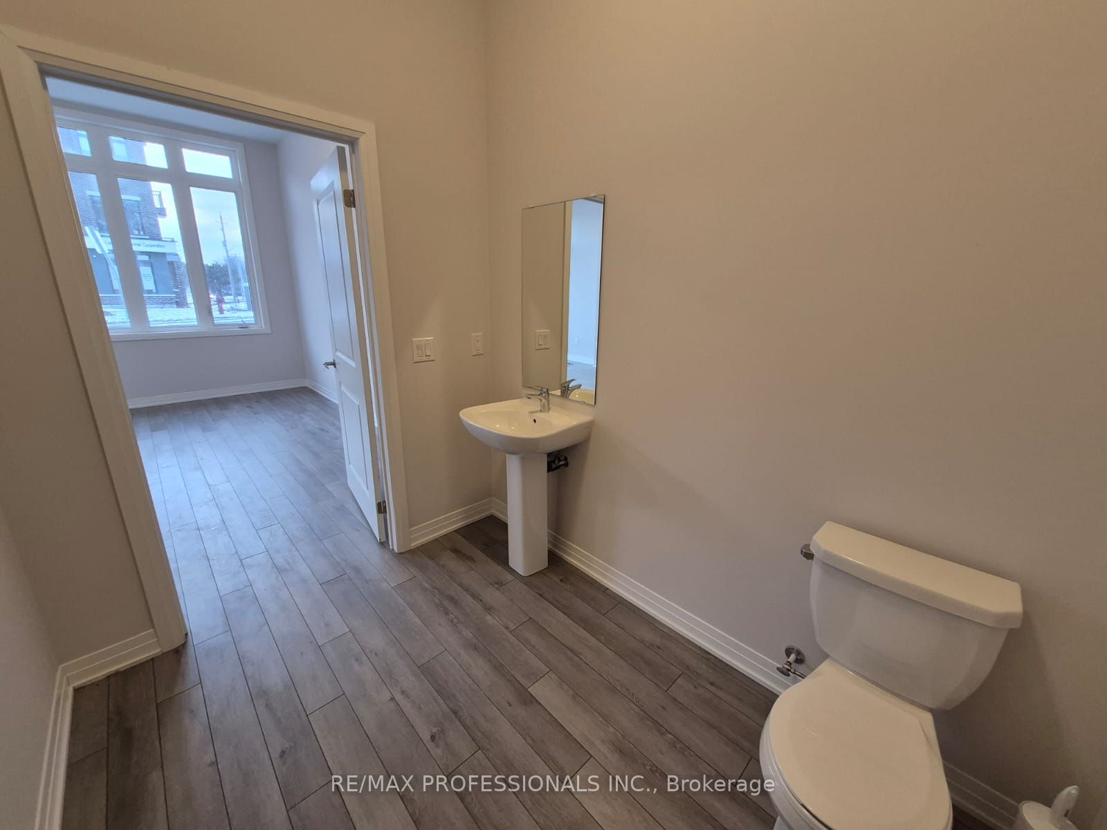 #102 - 585 Colborne Street Property Photo 10