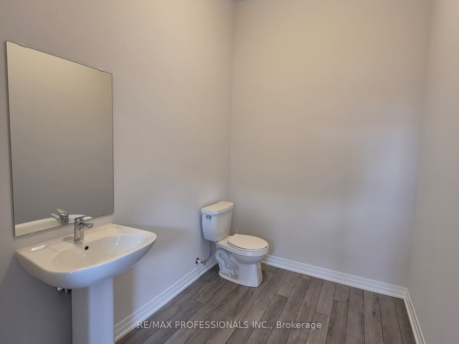 #102 - 585 Colborne Street Property Photo 11