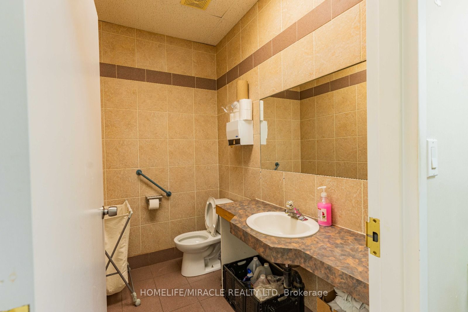 112 Oriole Pkwy W Property Photo 8