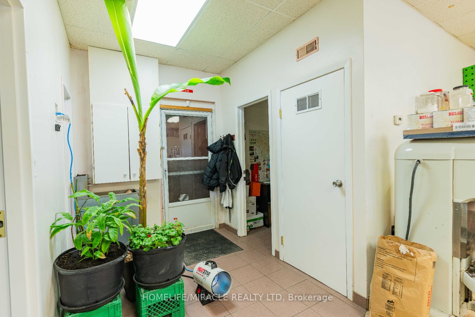 112 Oriole Pkwy W Property Photo 9
