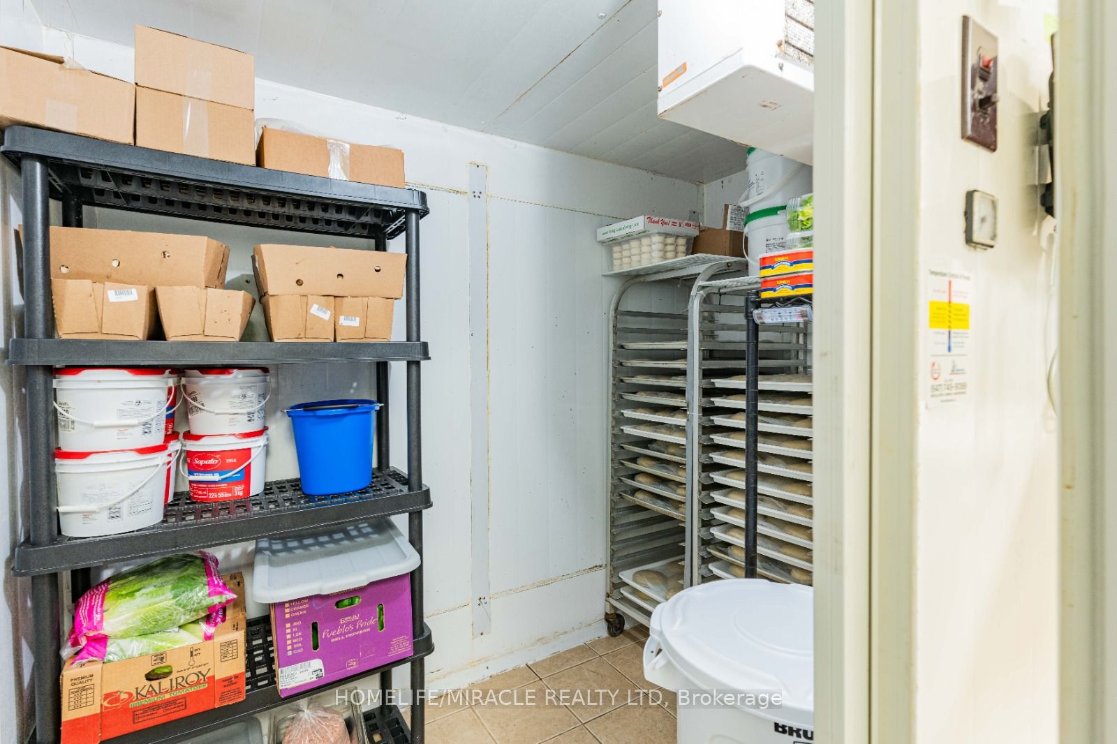 112 Oriole Pkwy W Property Photo 10