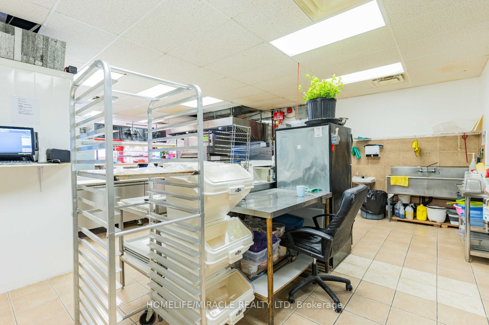 112 Oriole Pkwy W Property Photo 11