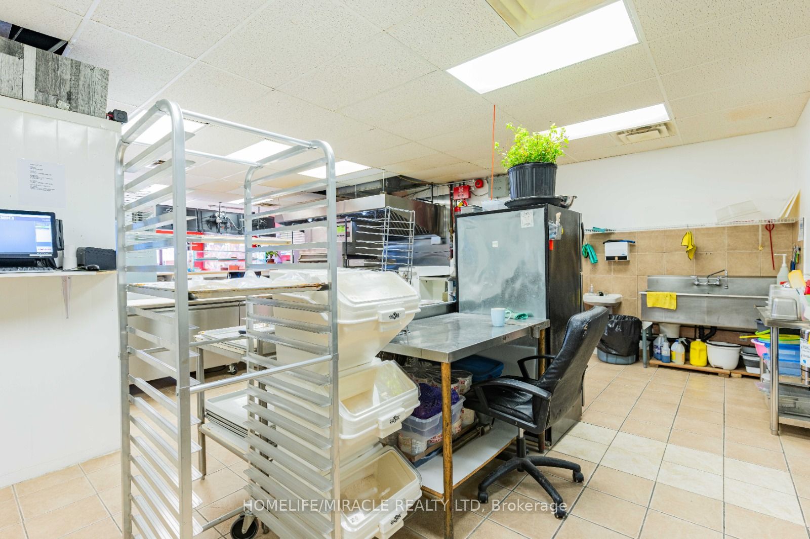 112 Oriole Pkwy W Property Photo 12