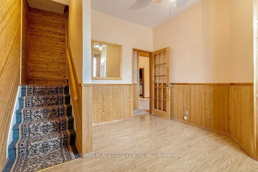 273 Rosslyn Avenue N 1 Property Photo 3