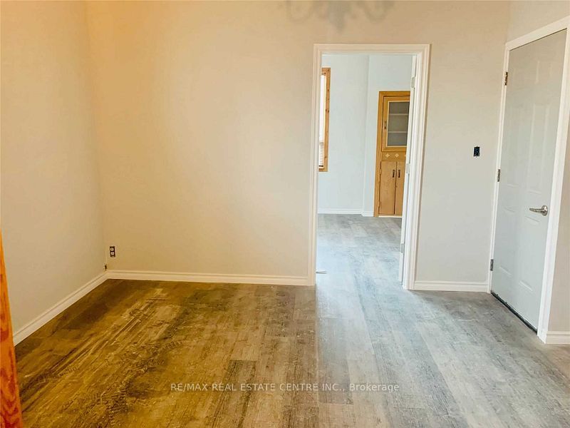 273 Rosslyn Avenue N 1 Property Photo 4