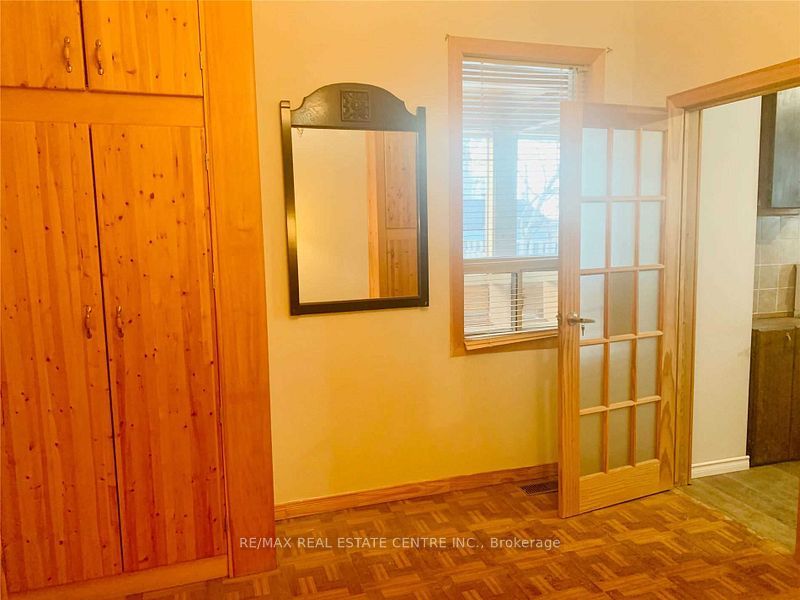 273 Rosslyn Avenue N 1 Property Photo 5