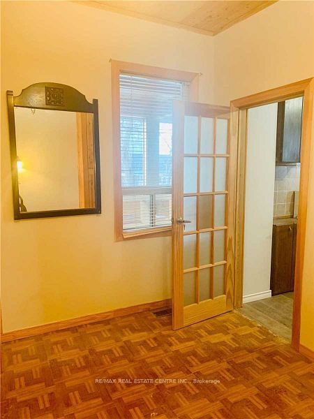 273 Rosslyn Avenue N 1 Property Photo 6