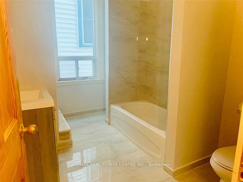 273 Rosslyn Avenue N 1 Property Photo 9