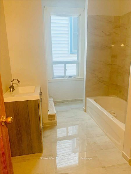 273 Rosslyn Avenue N 1 Property Photo 10