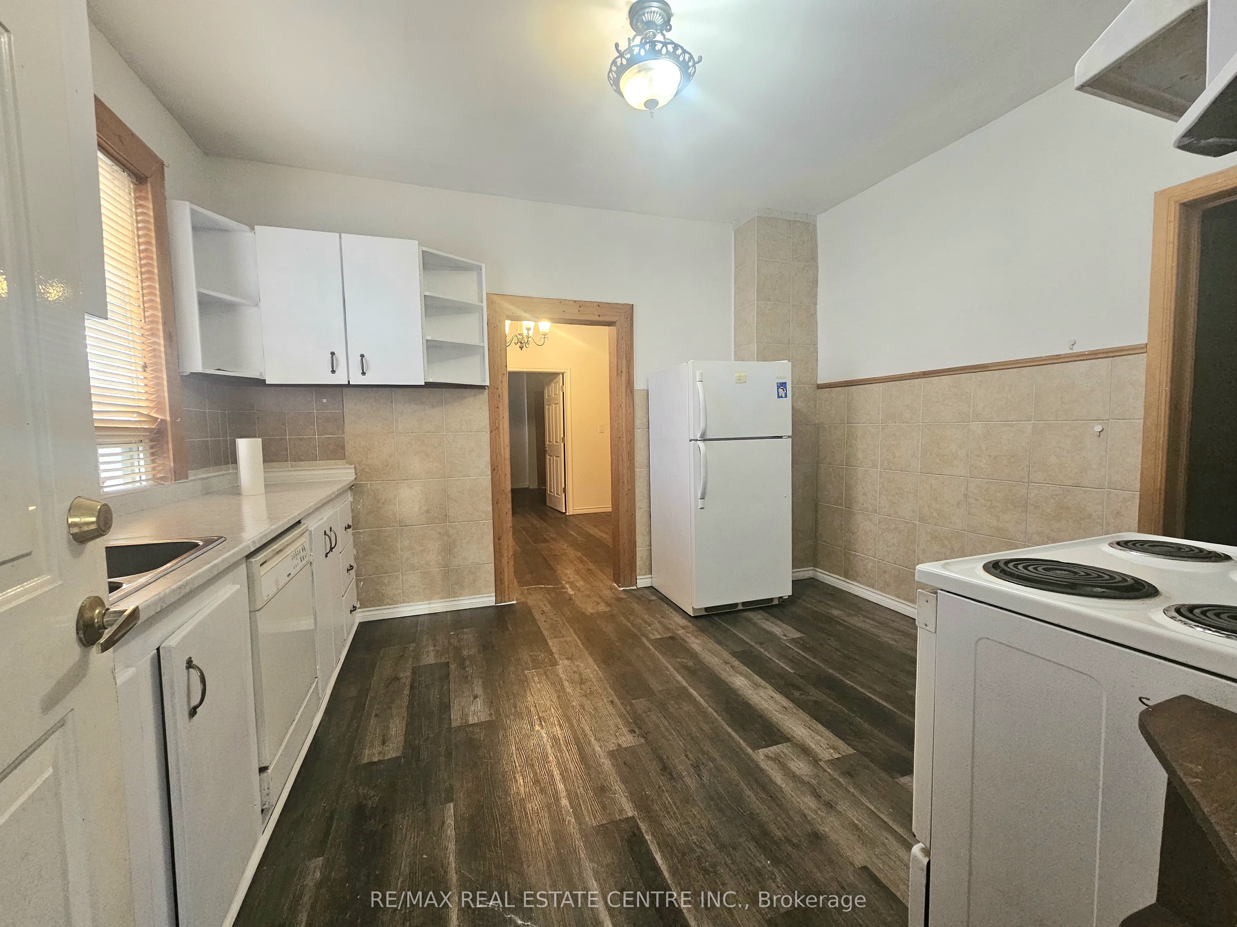 273 Rosslyn Avenue N 1 Property Photo 14