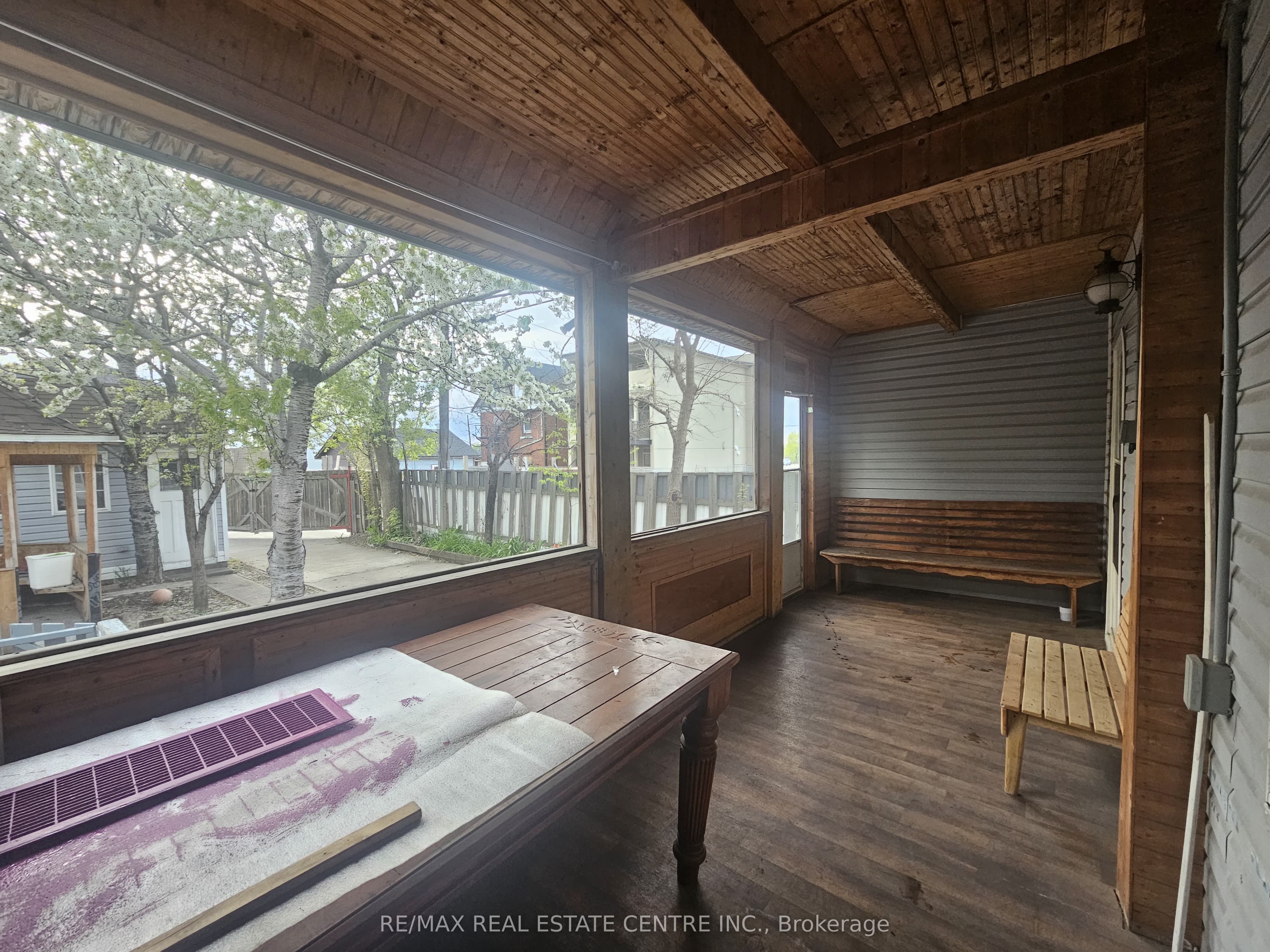 273 Rosslyn Avenue N 1 Property Photo 16