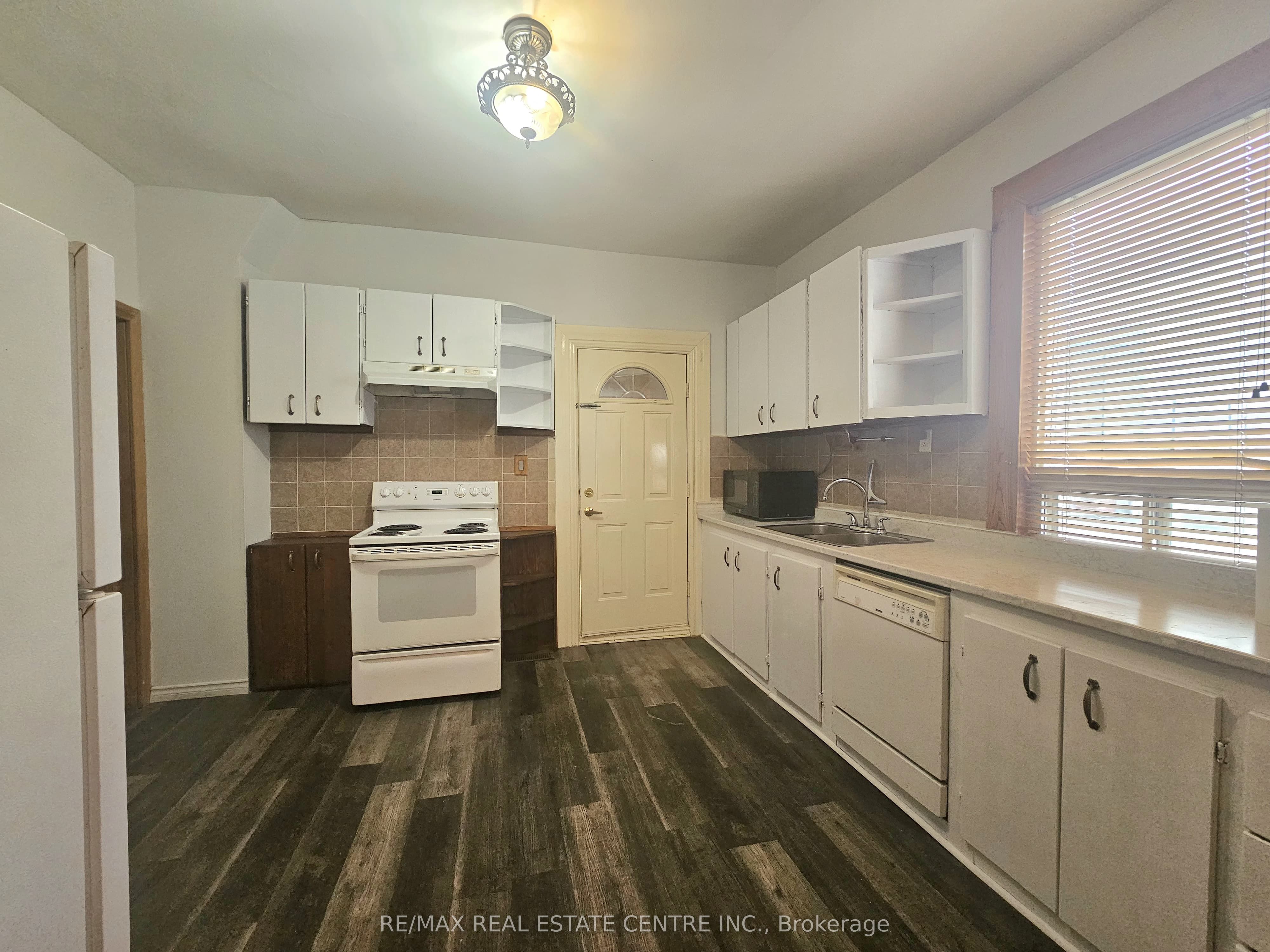 273 Rosslyn Avenue N 1 Property Photo 17