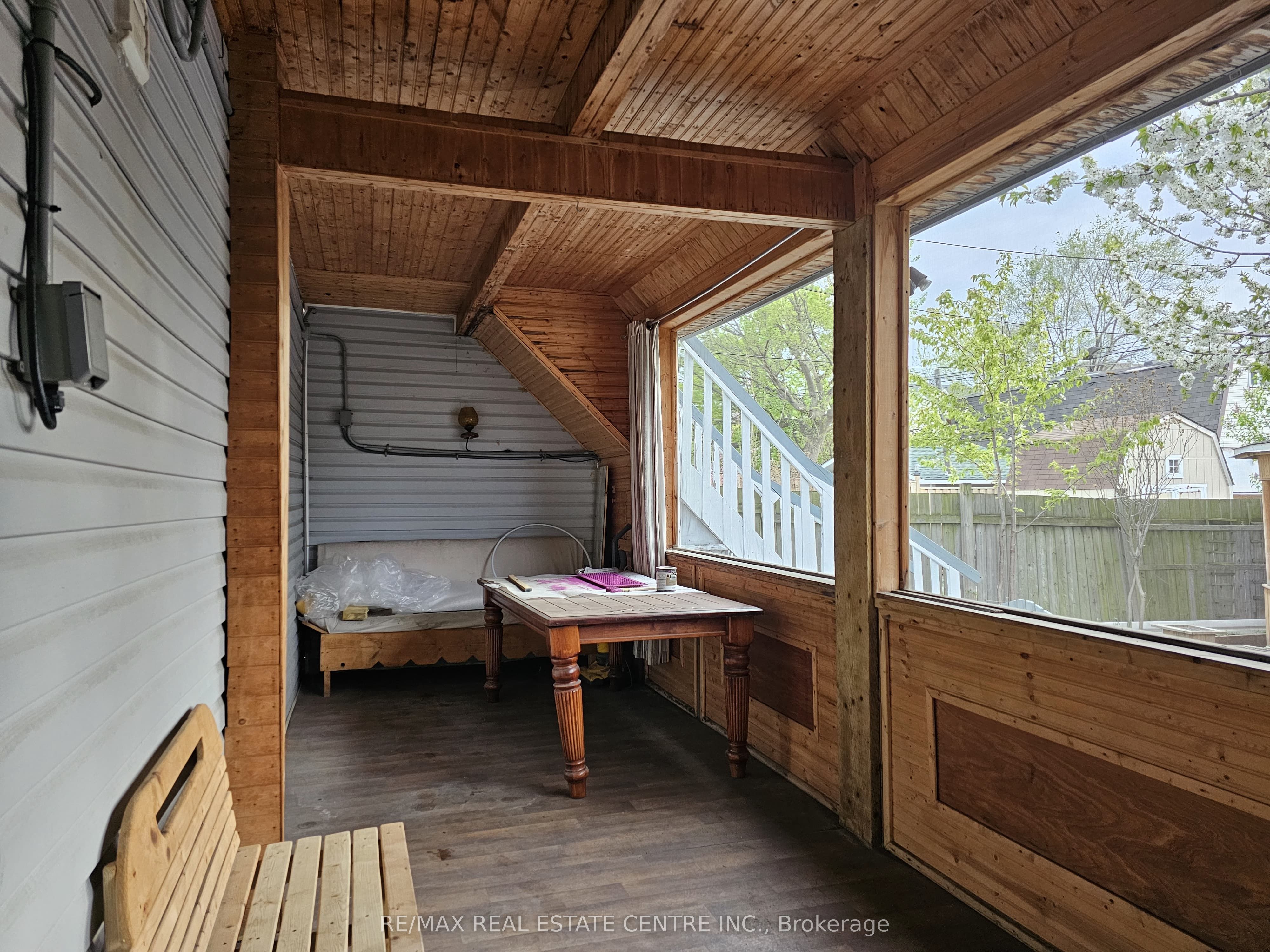 273 Rosslyn Avenue N 1 Property Photo 19