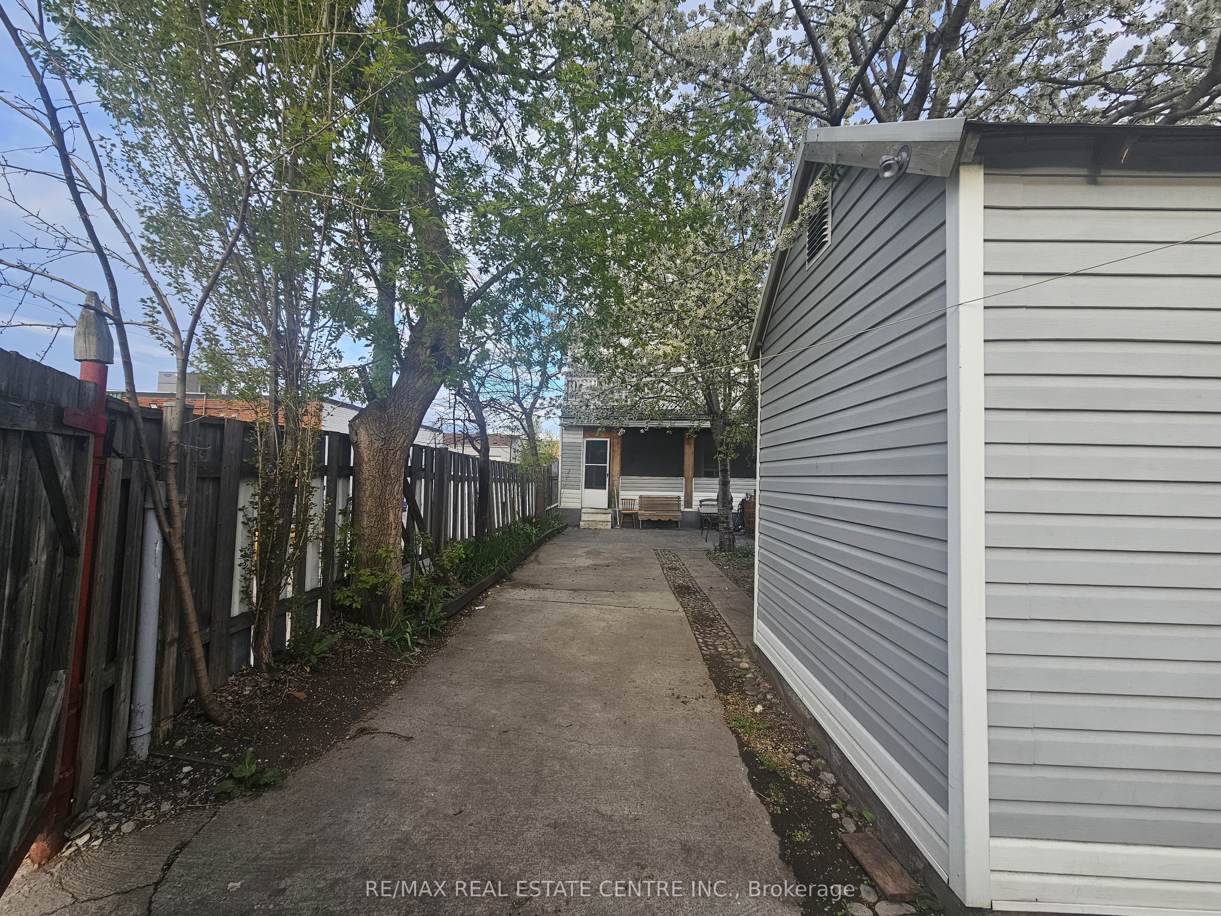 273 Rosslyn Avenue N 1 Property Photo 23