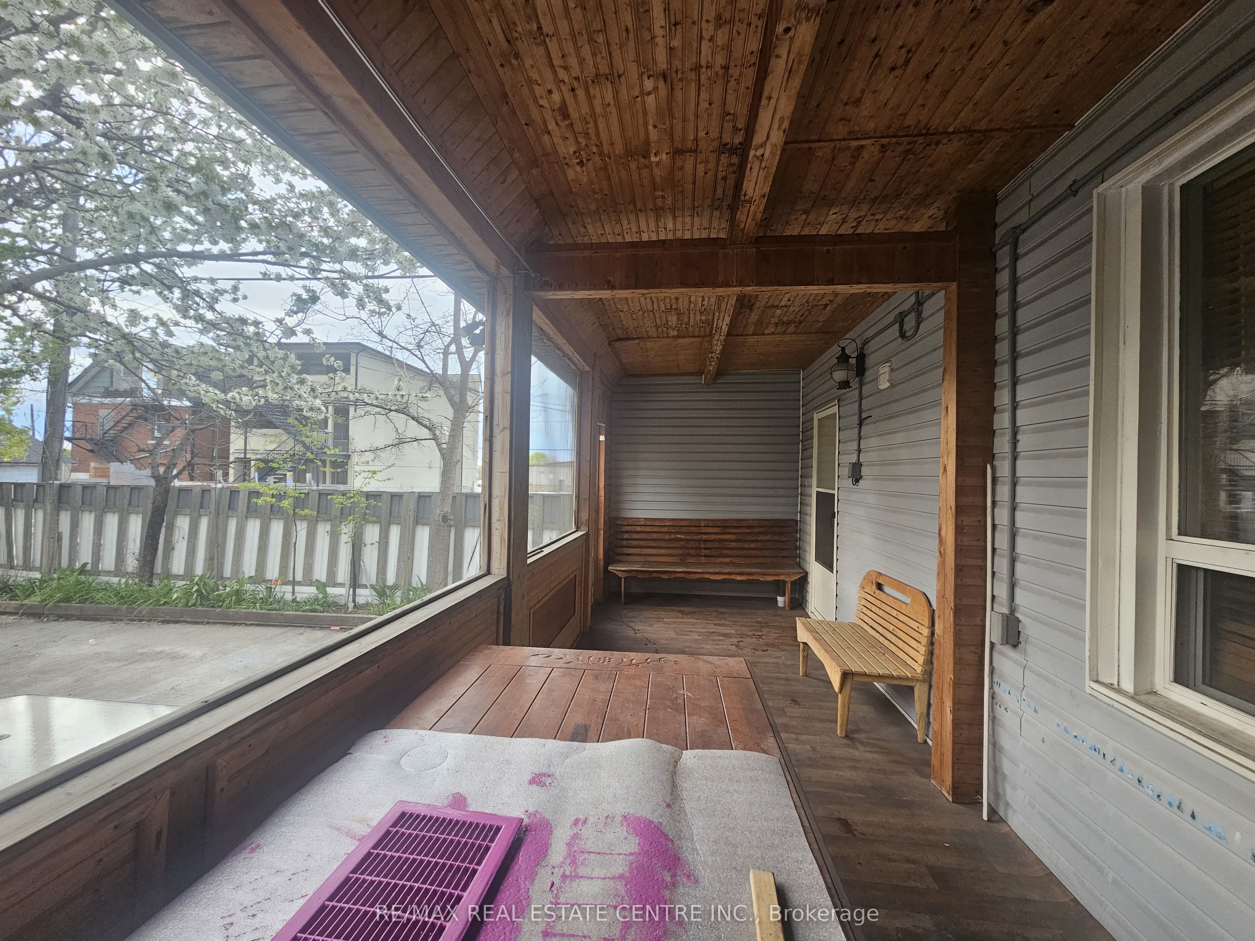 273 Rosslyn Avenue N 1 Property Photo 24