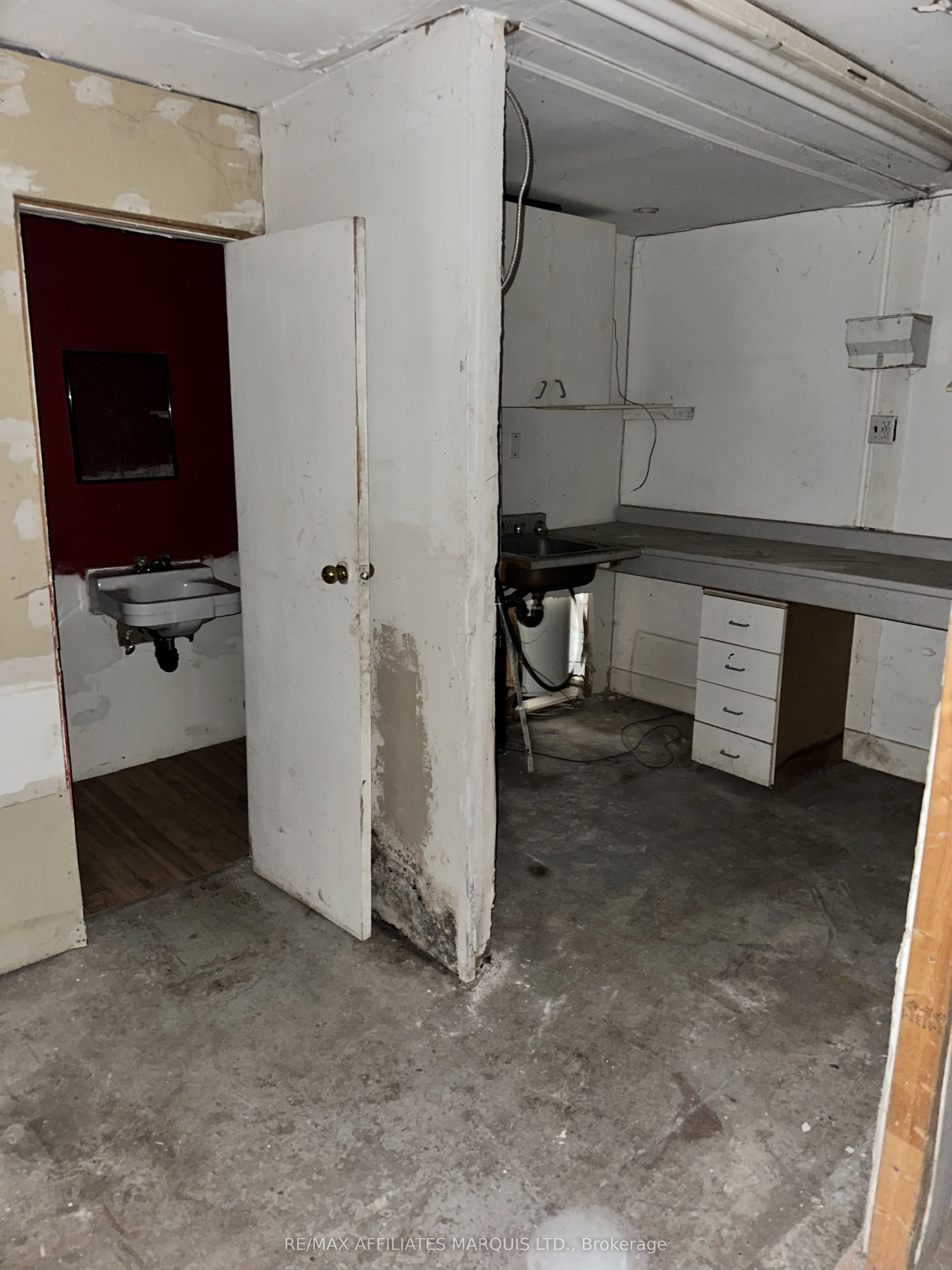 1124 Paul St Property Photo 5