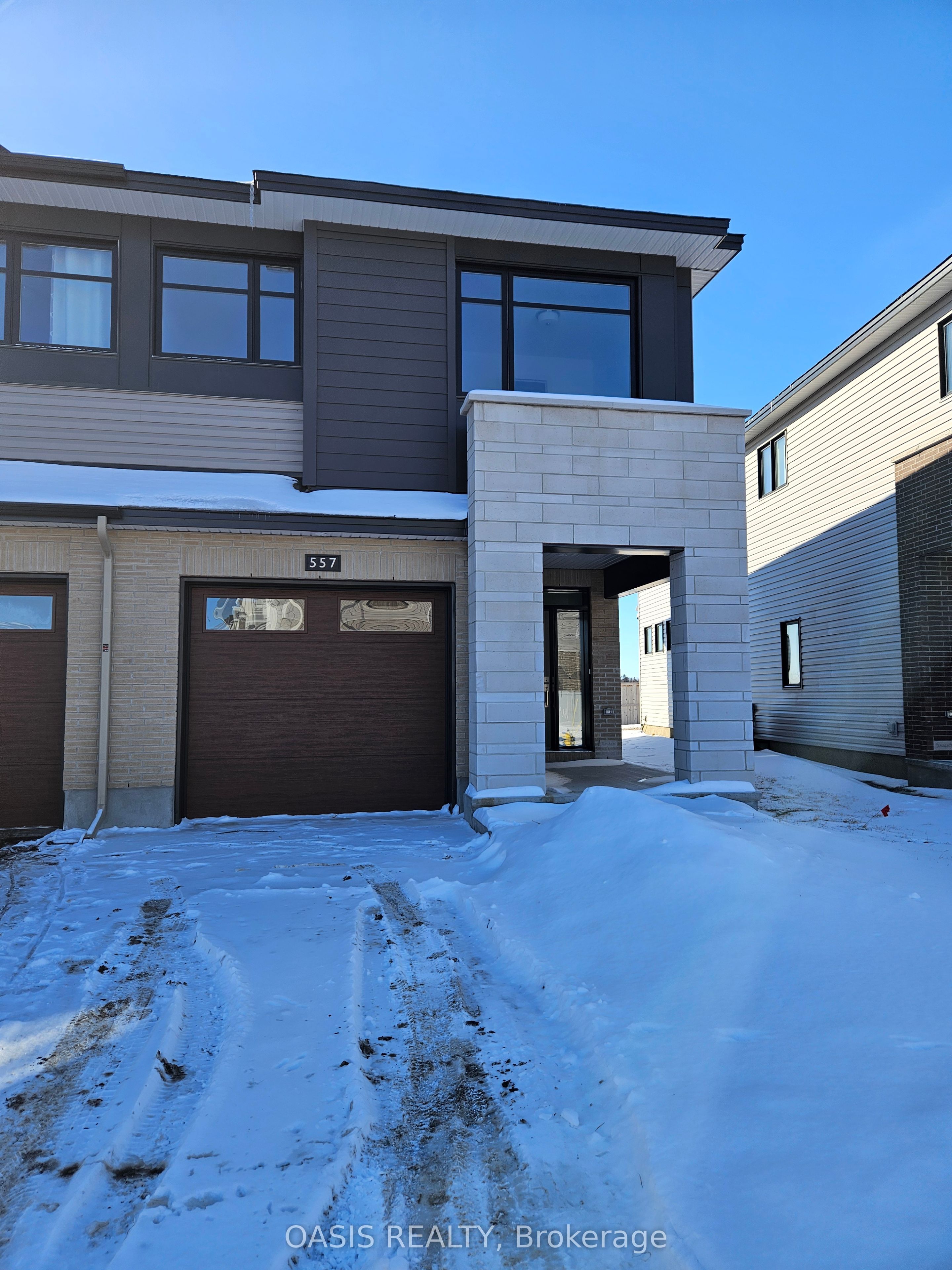 557 Sonmarg Crescent Property Photo 1