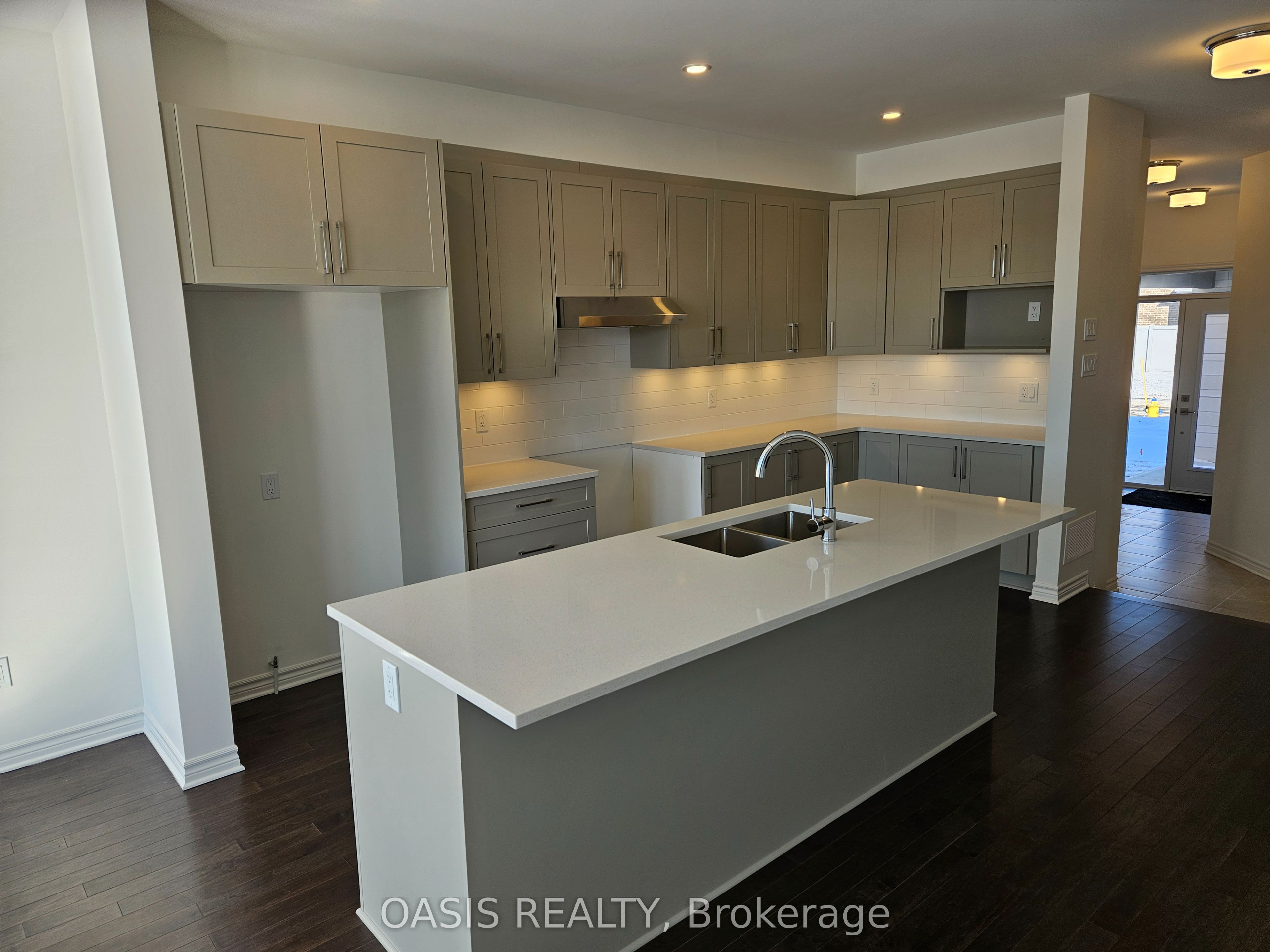 557 Sonmarg Crescent Property Photo 4