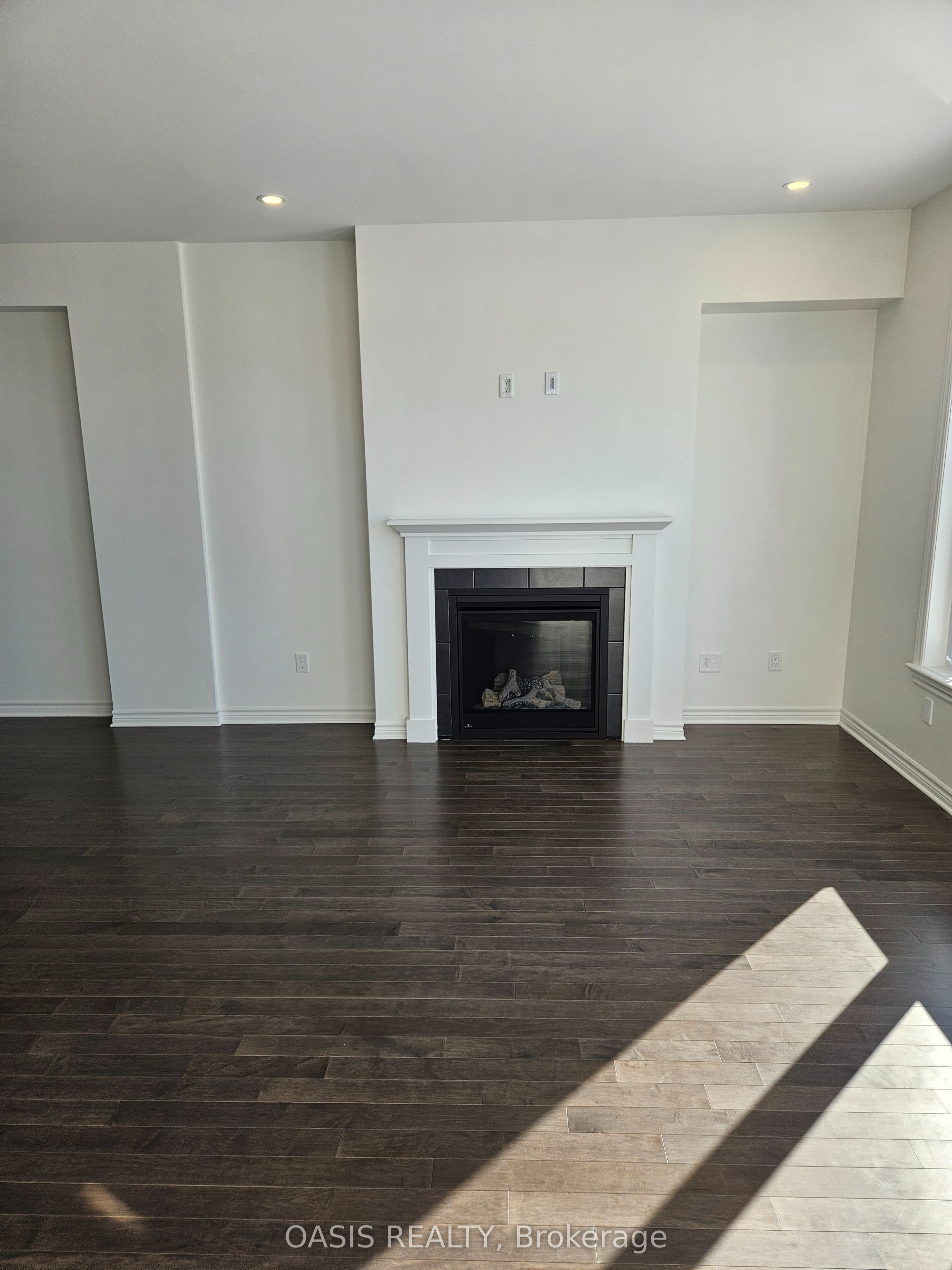 557 Sonmarg Crescent Property Photo 8