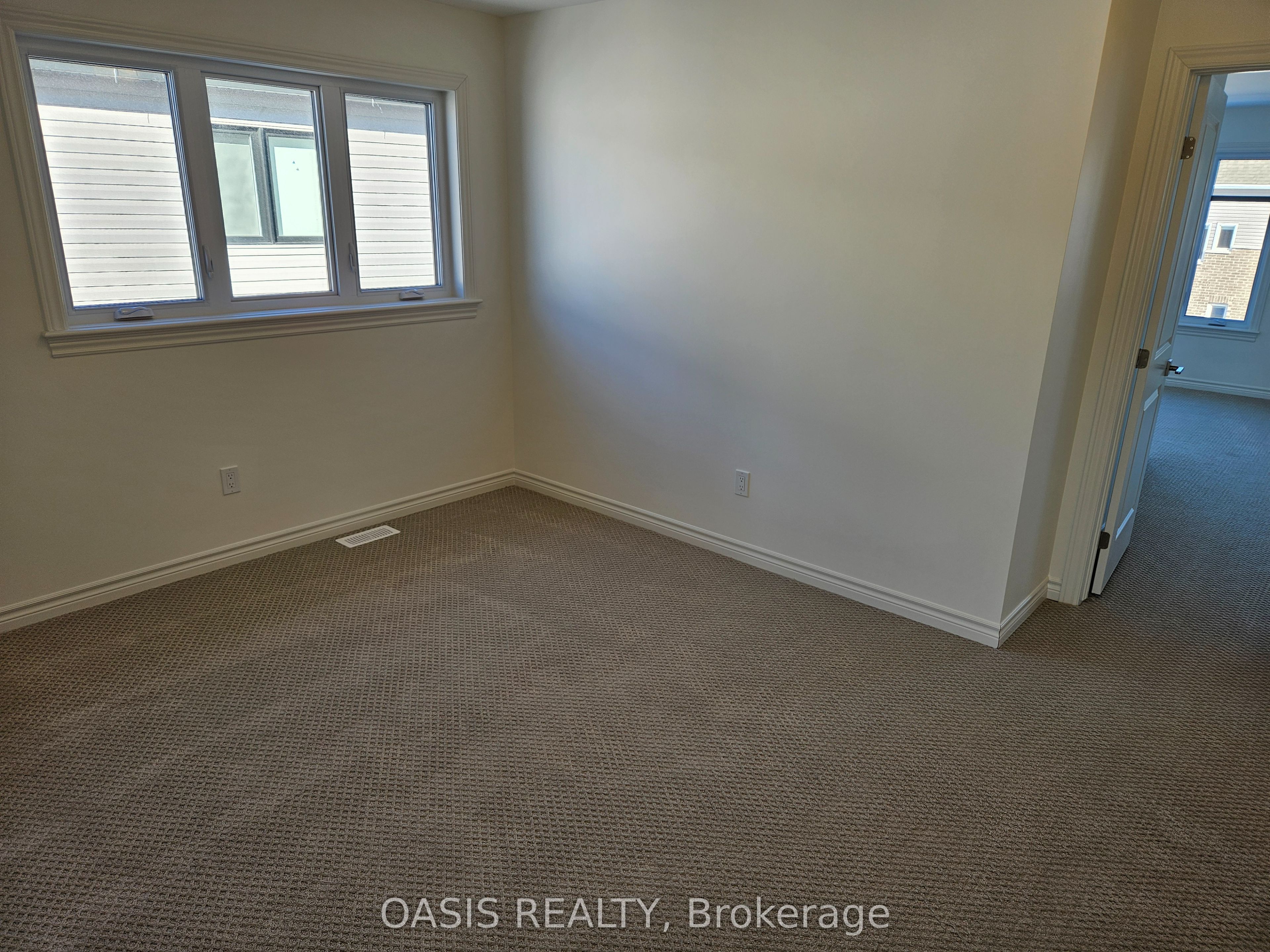 557 Sonmarg Crescent Property Photo 9