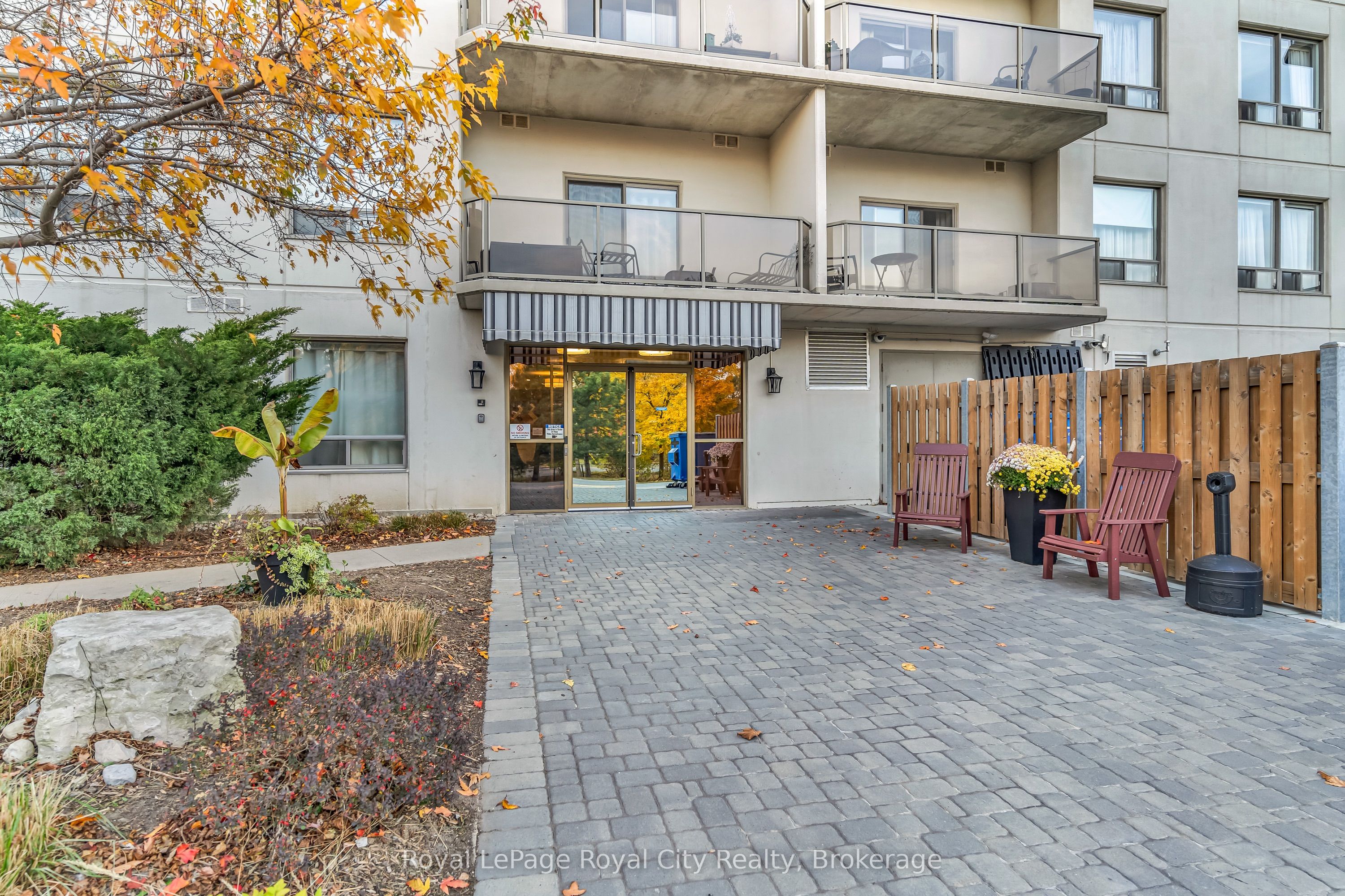#311 - 60 Wyndham Street Property Photo 2