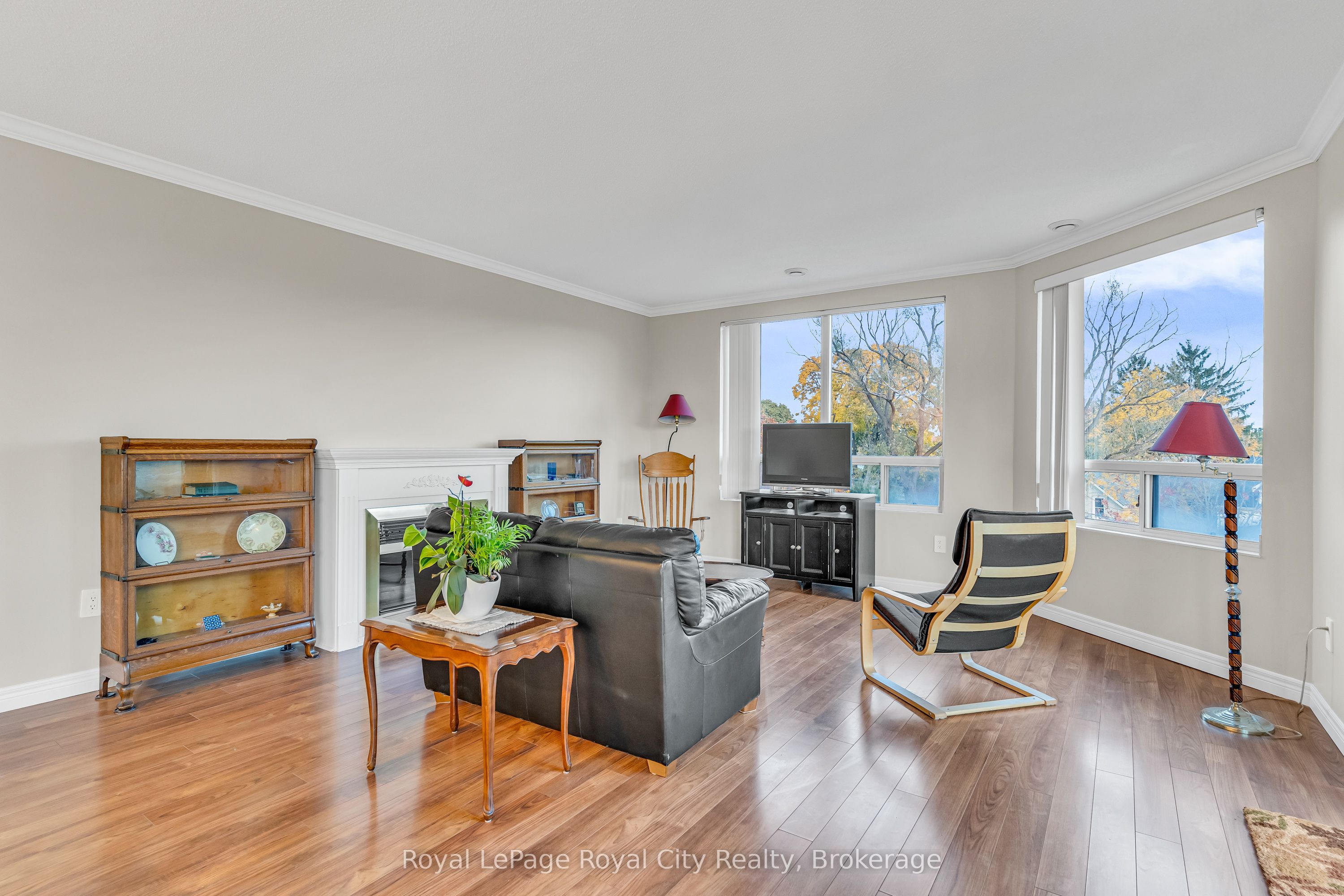 #311 - 60 Wyndham Street Property Photo 4