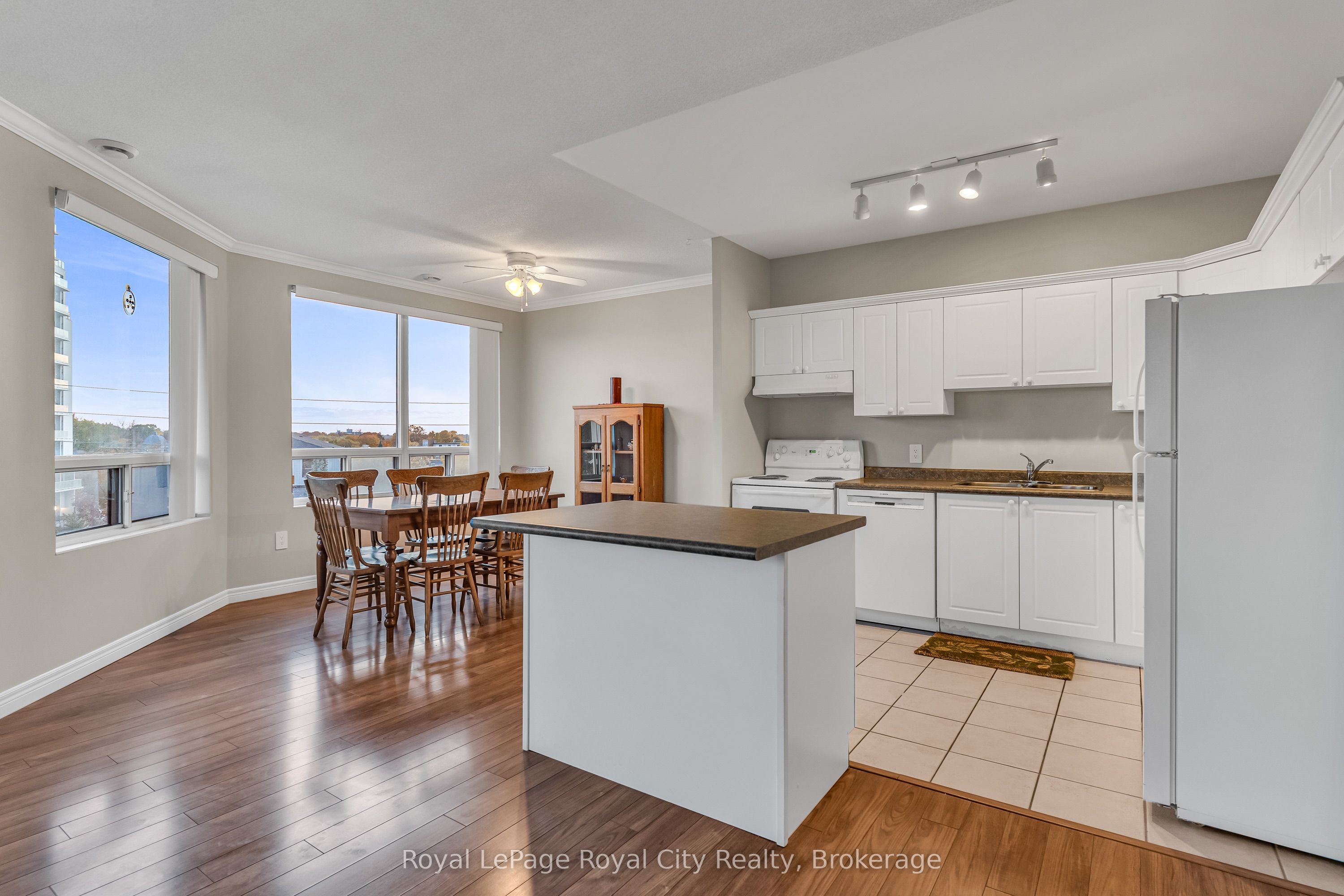 #311 - 60 Wyndham Street Property Photo 6