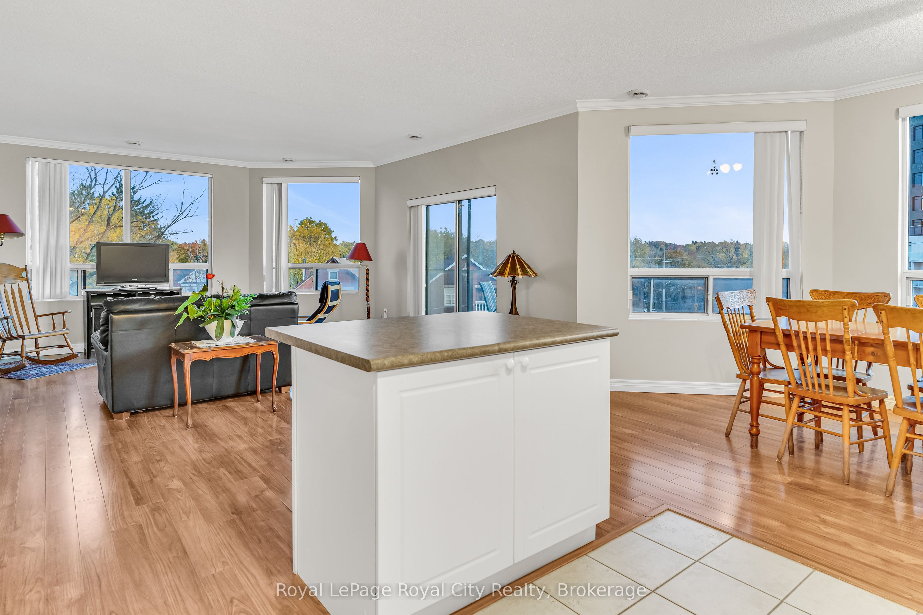 #311 - 60 Wyndham Street Property Photo 8