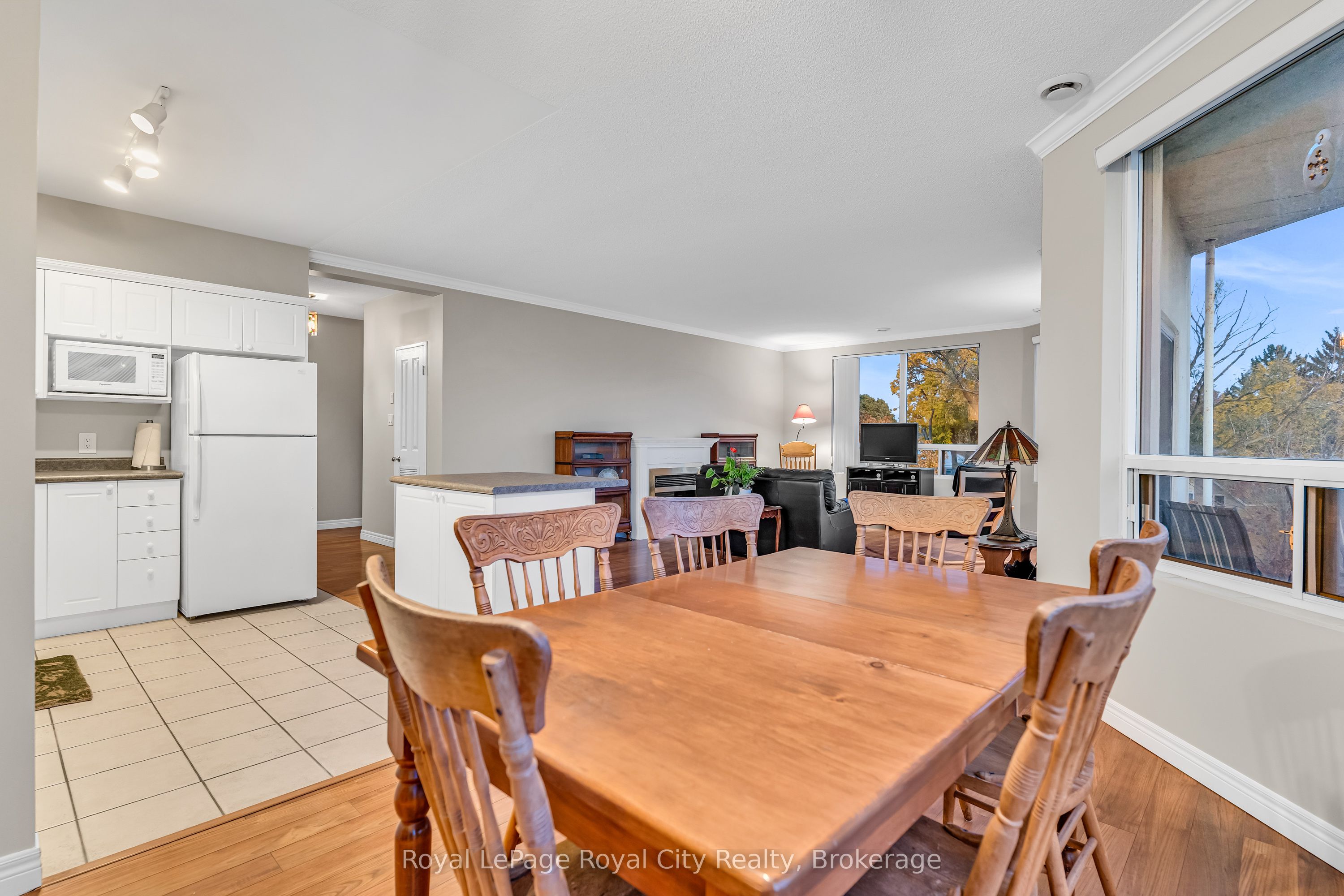 #311 - 60 Wyndham Street Property Photo 9