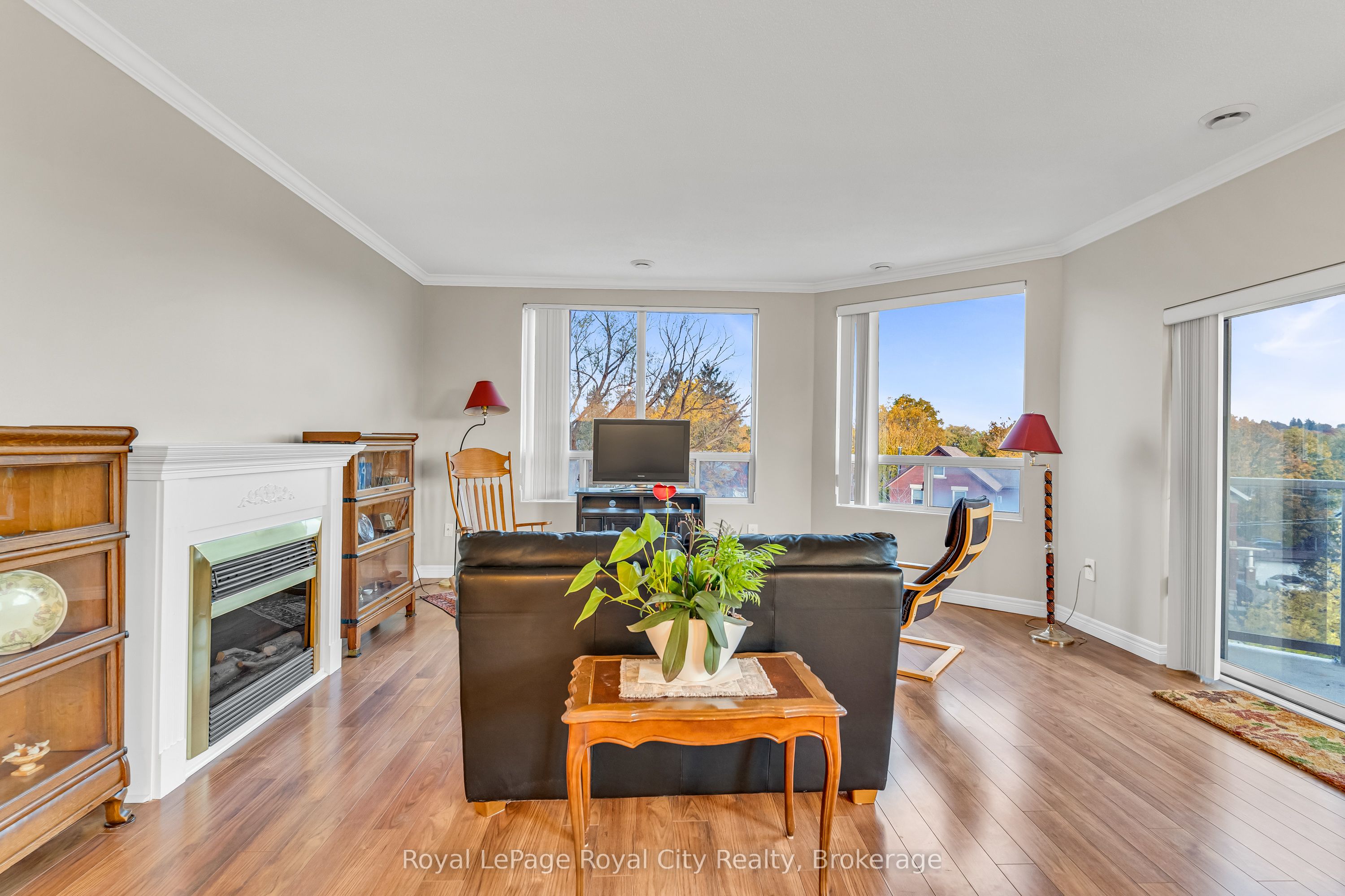 #311 - 60 Wyndham Street Property Photo 10