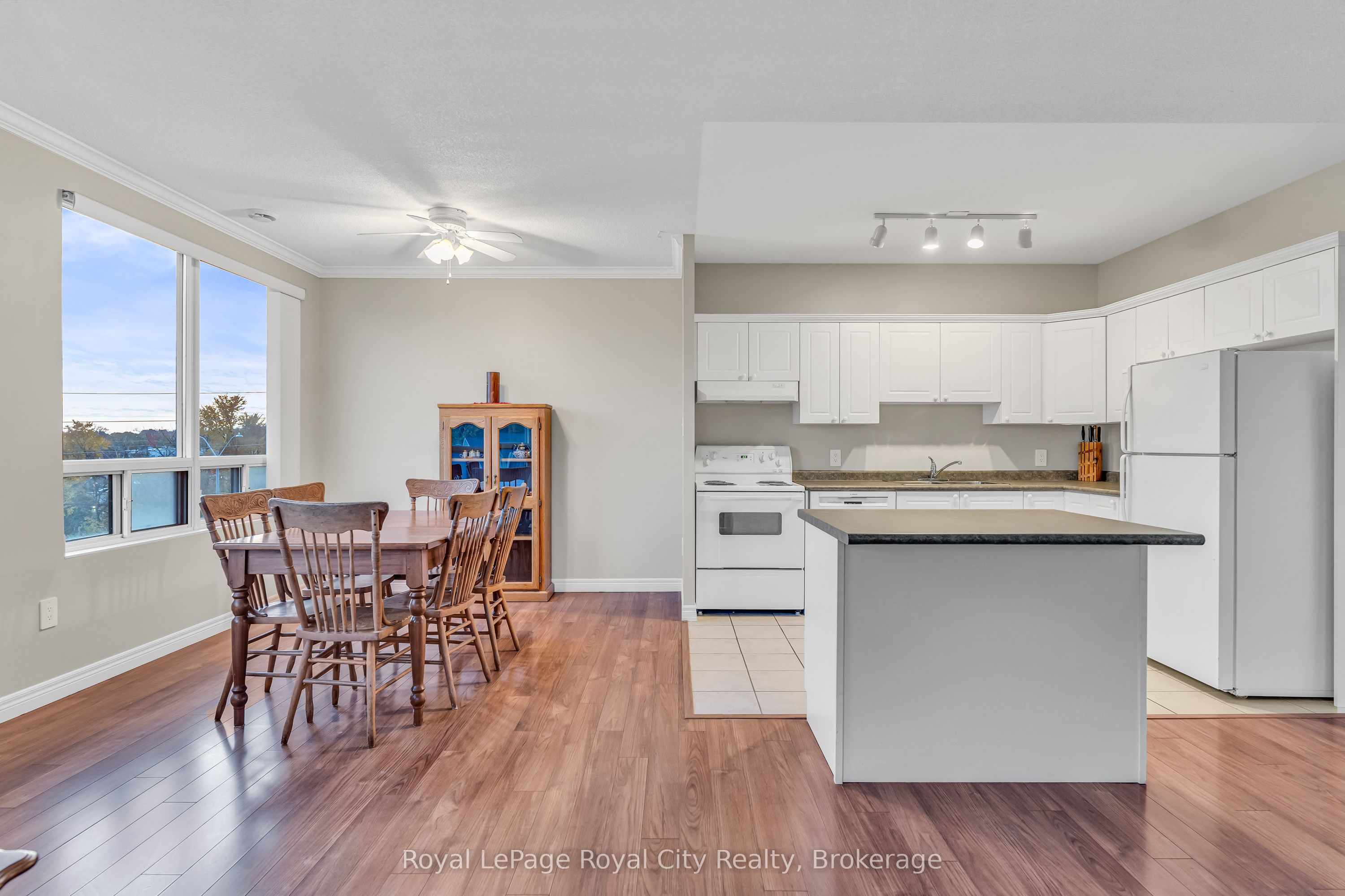 #311 - 60 Wyndham Street Property Photo 11