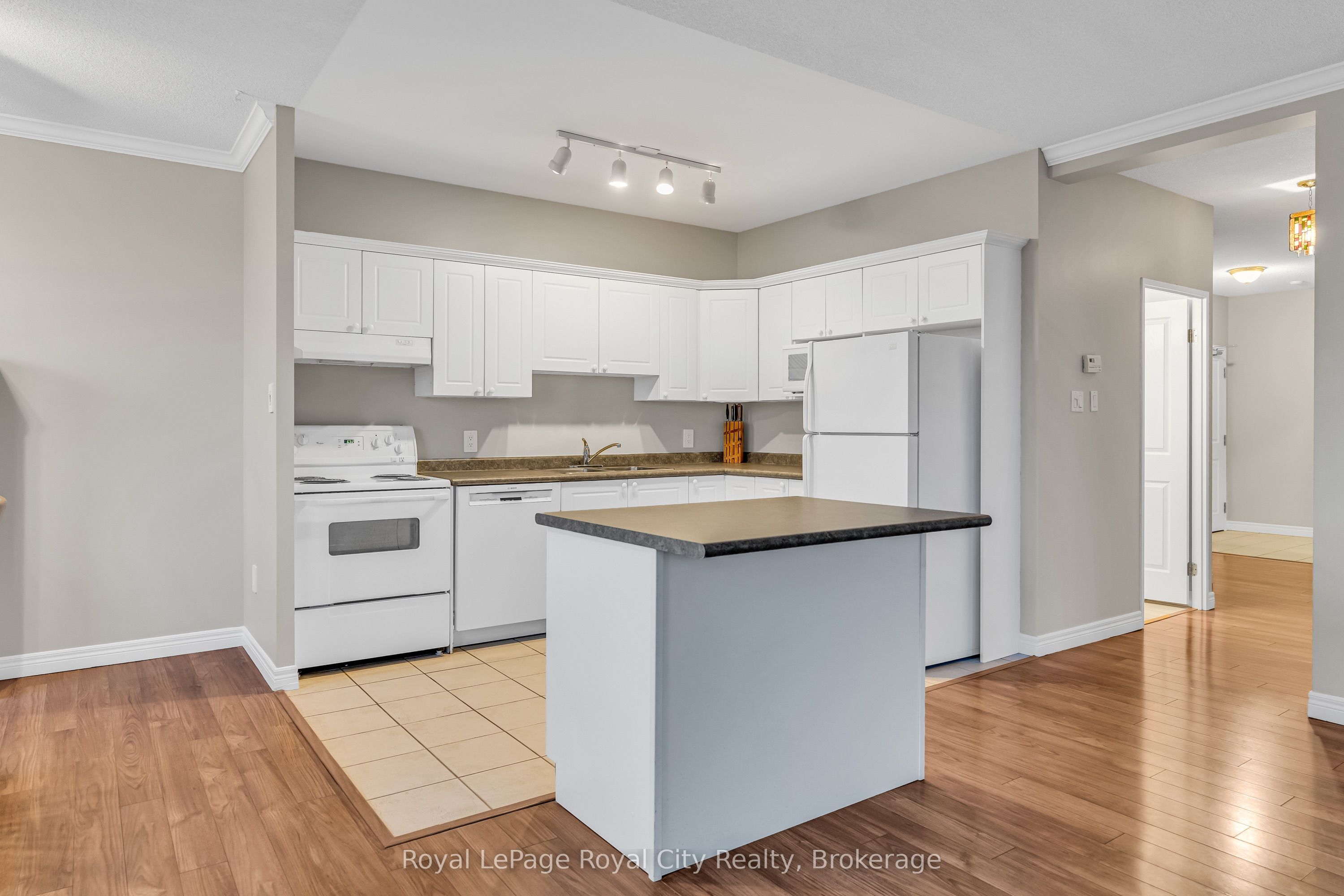 #311 - 60 Wyndham Street Property Photo 15